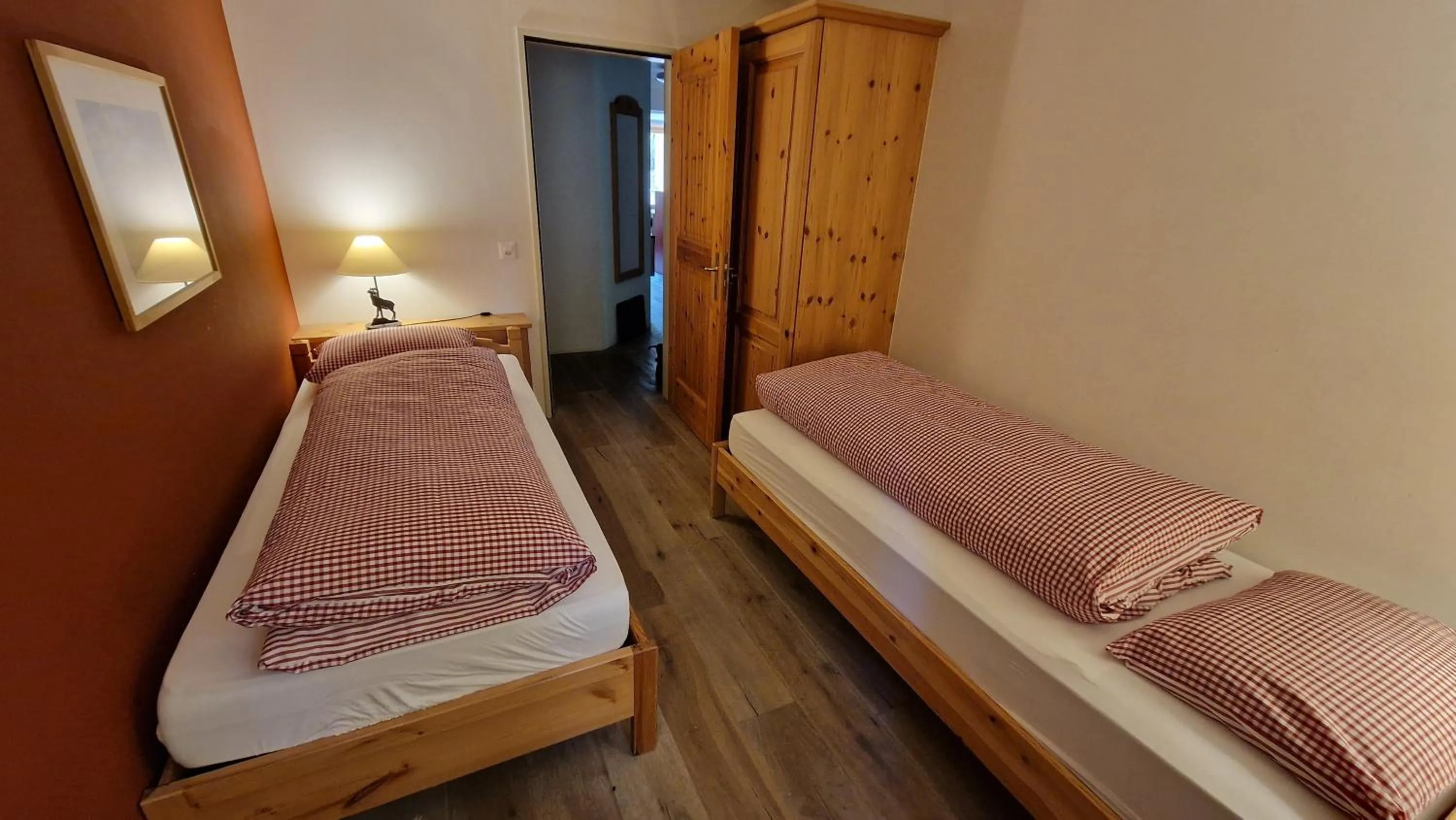 Bedroom, Bed in Aparthotel Chesa Bellaval