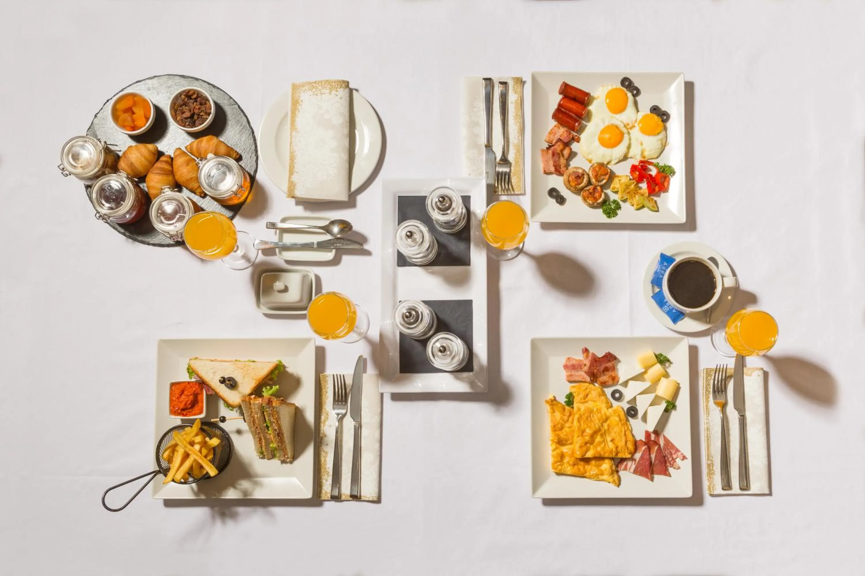 Food and drinks in Abba Hotel