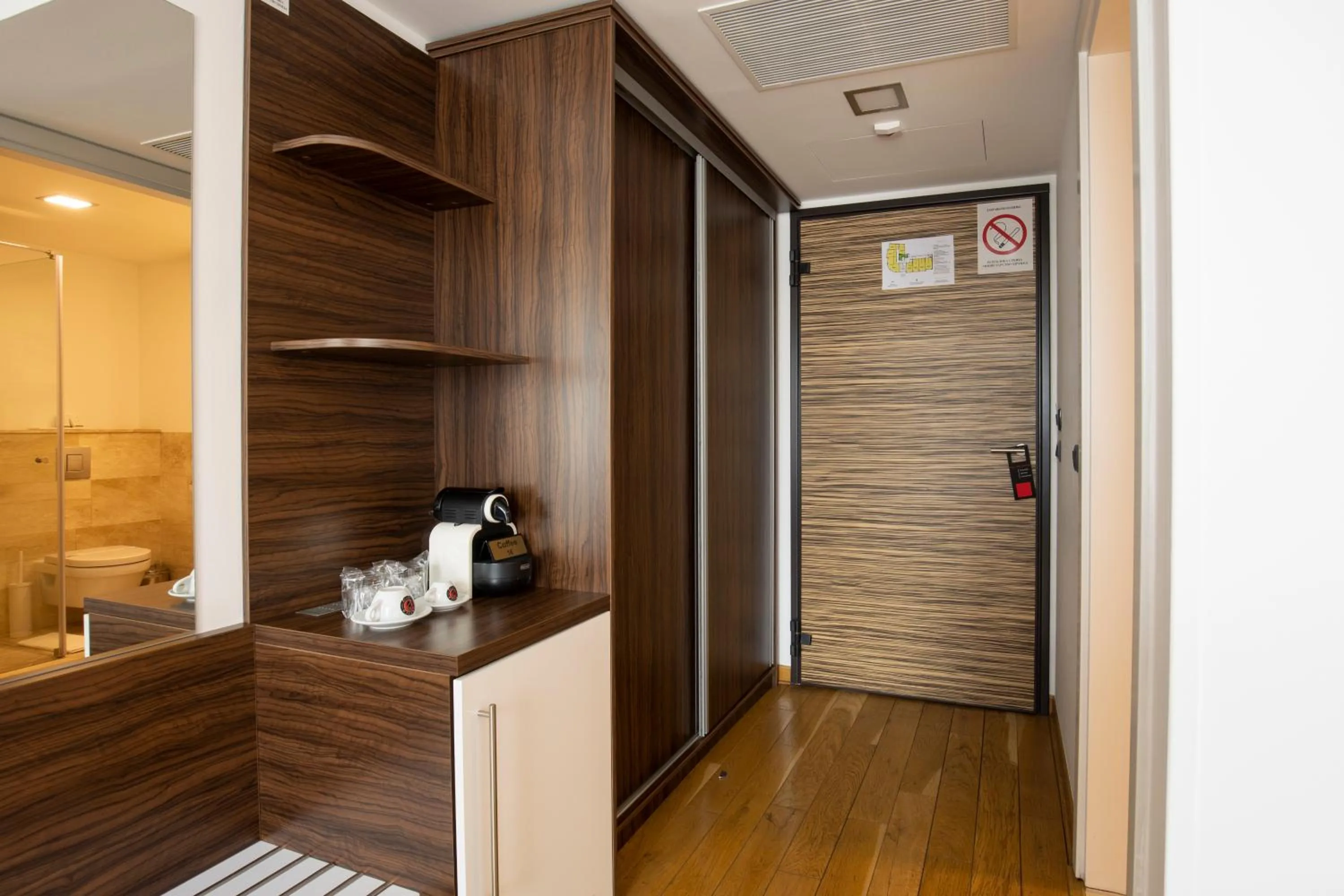 Coffee/tea facilities in Abba Hotel