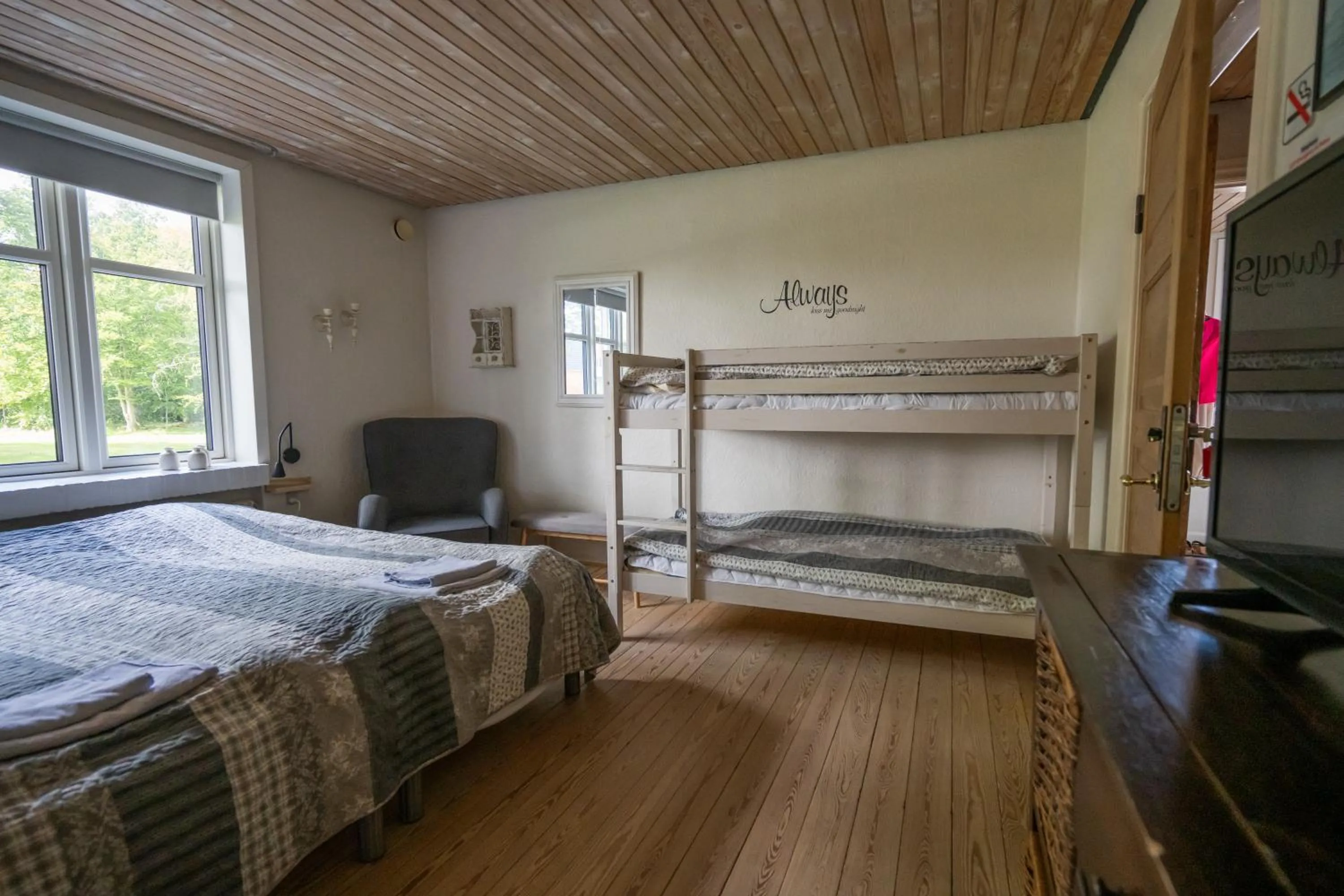 Photo of the whole room, Bed in Sdr. Omme Bed & Breakfast