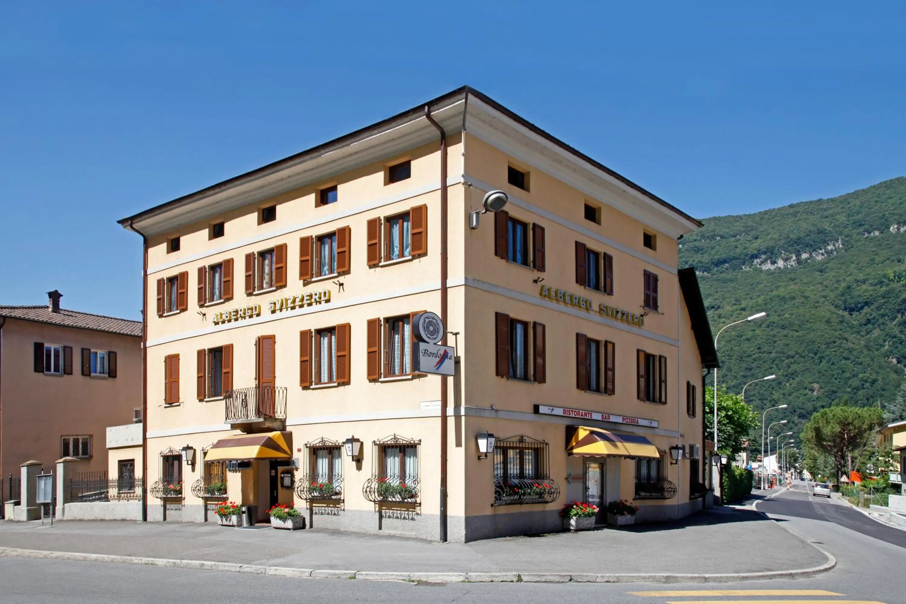 Facade/entrance in Albergo Ristorante Svizzero
