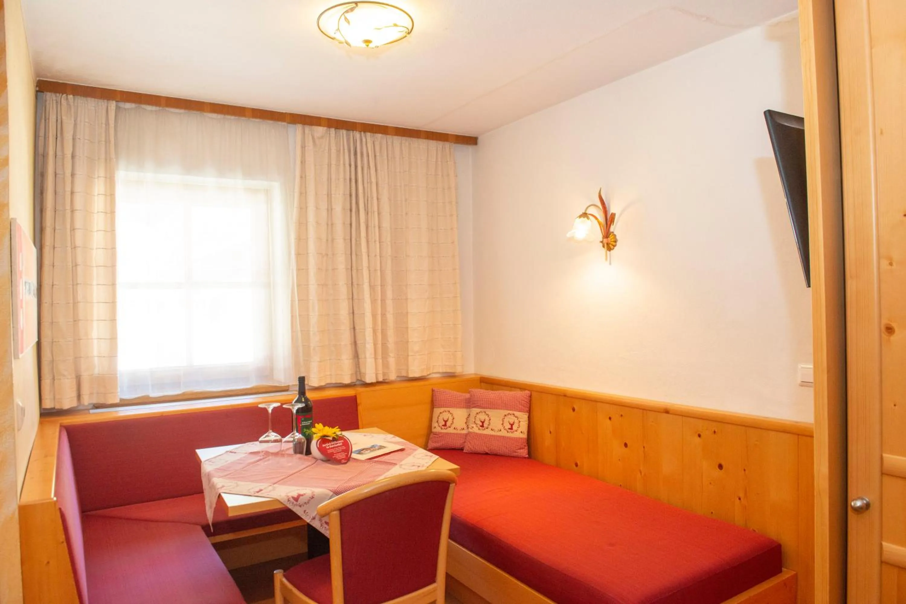 Dining area in Ferienwohnungen Starchenthof - Wildschönau, Premiumcard inclusive