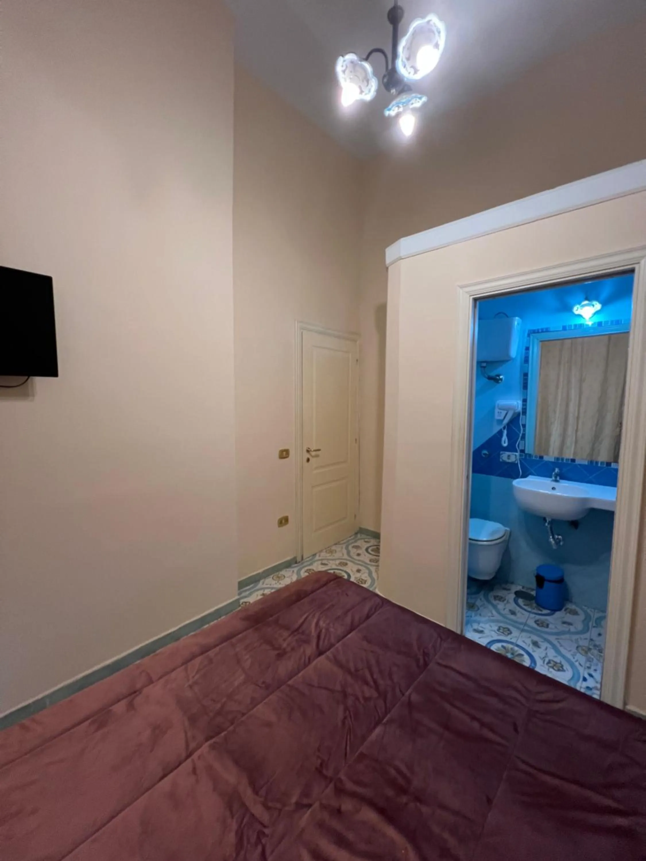 Photo of the whole room, Bed in Beb Rosy