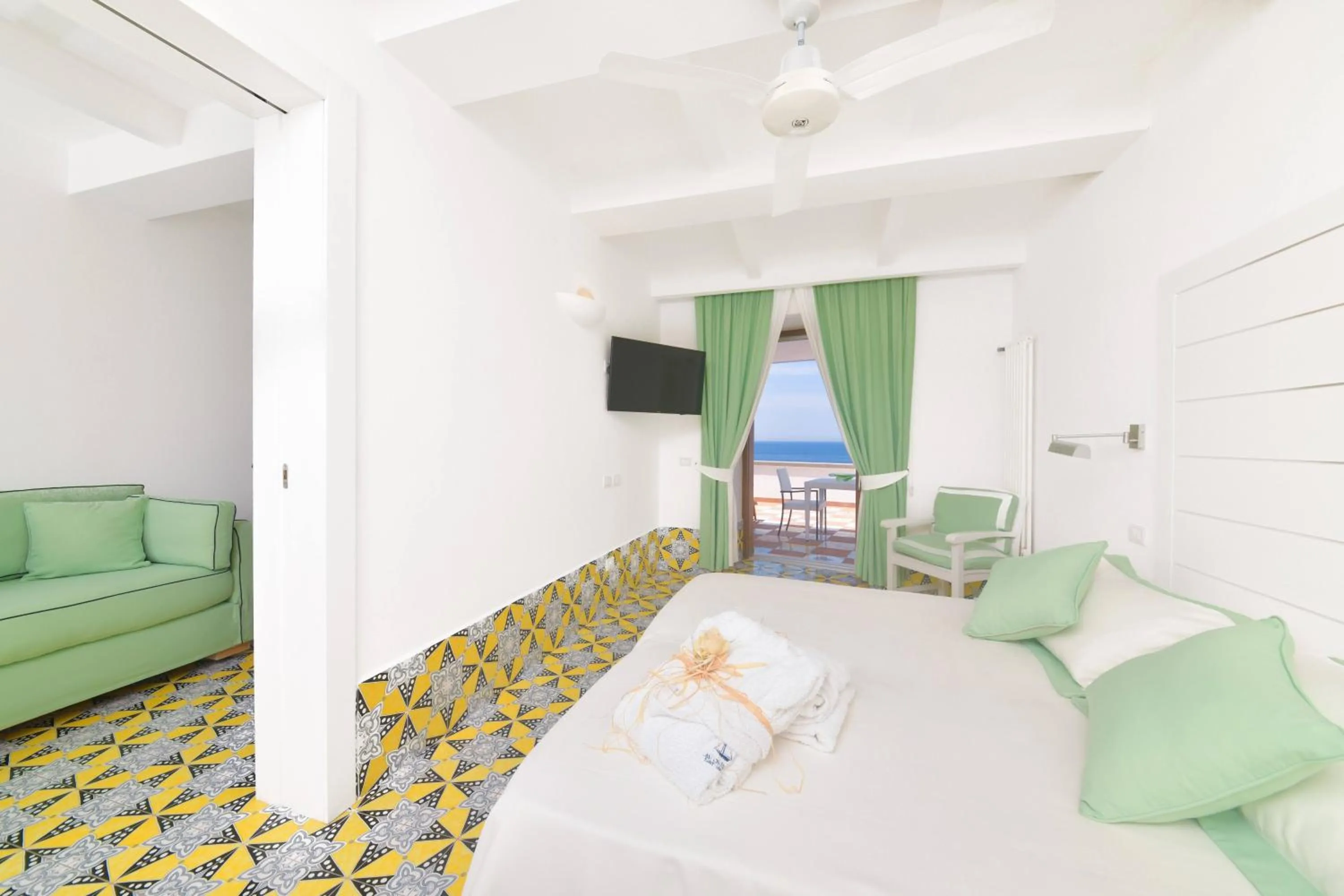 Living room, Bed in Hotel Casa Celestino