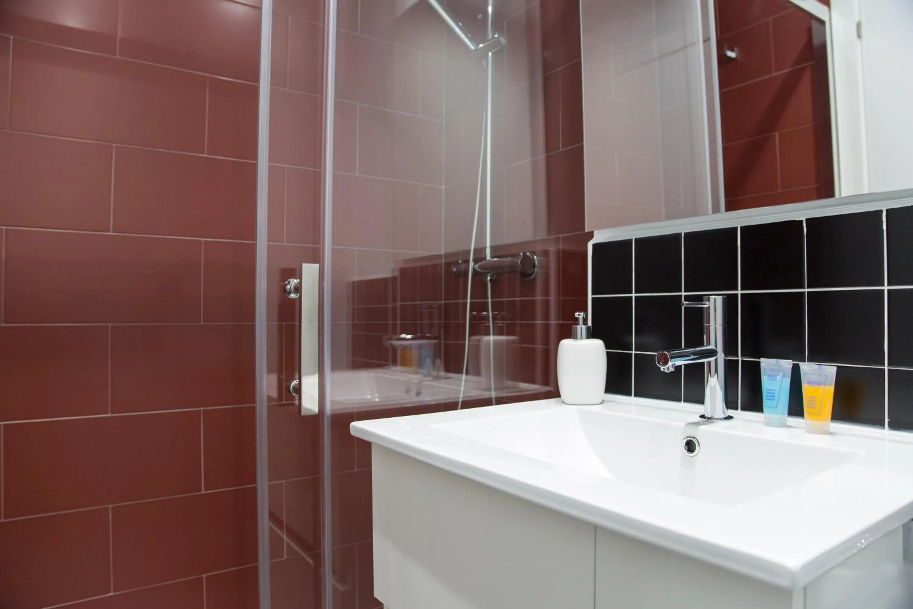 Shower in Fira Basic