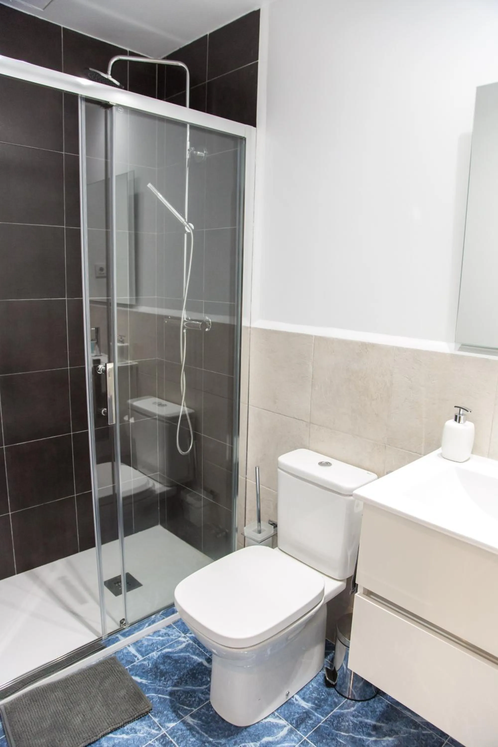 Shower in Fira Basic