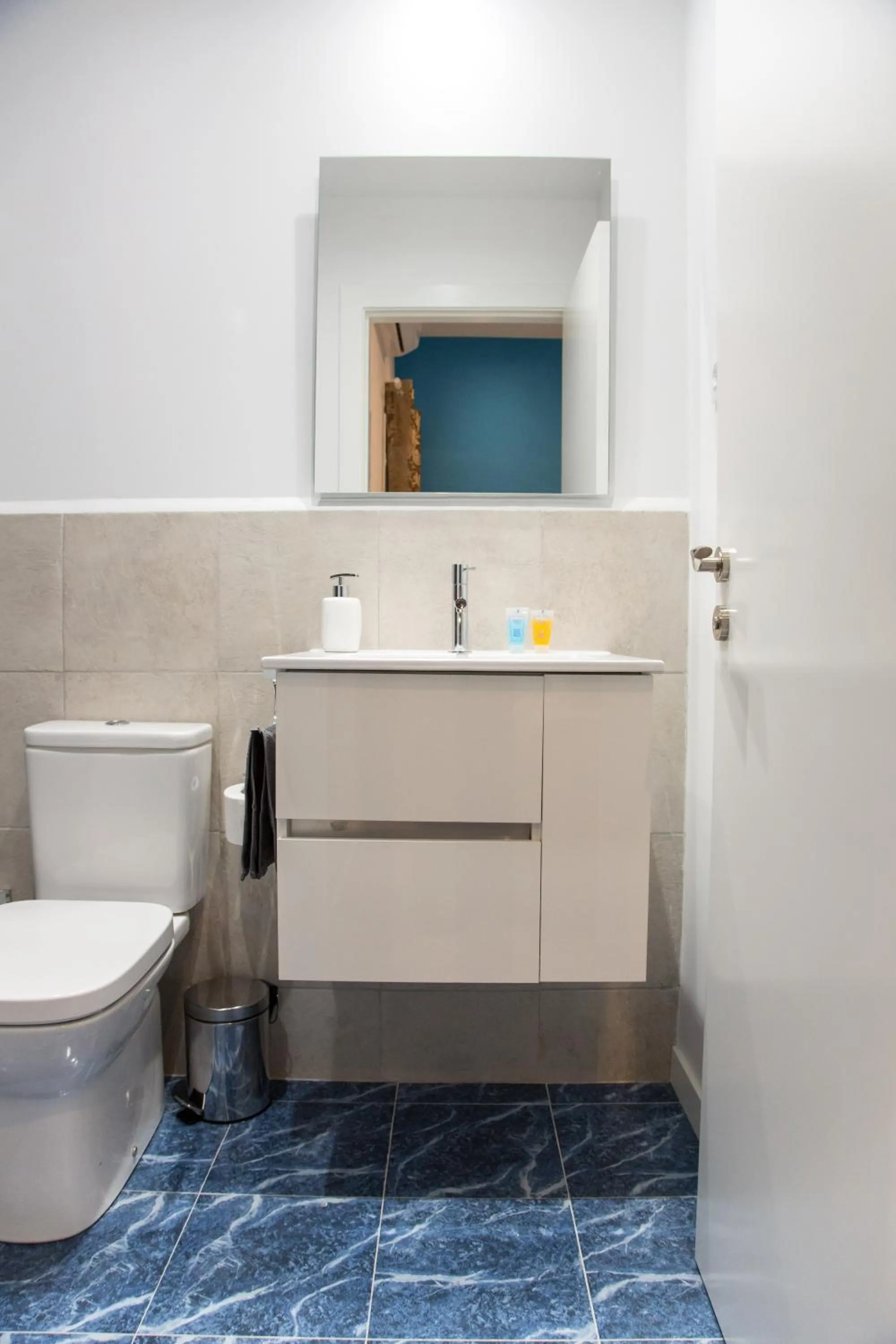 Bathroom in Fira Basic