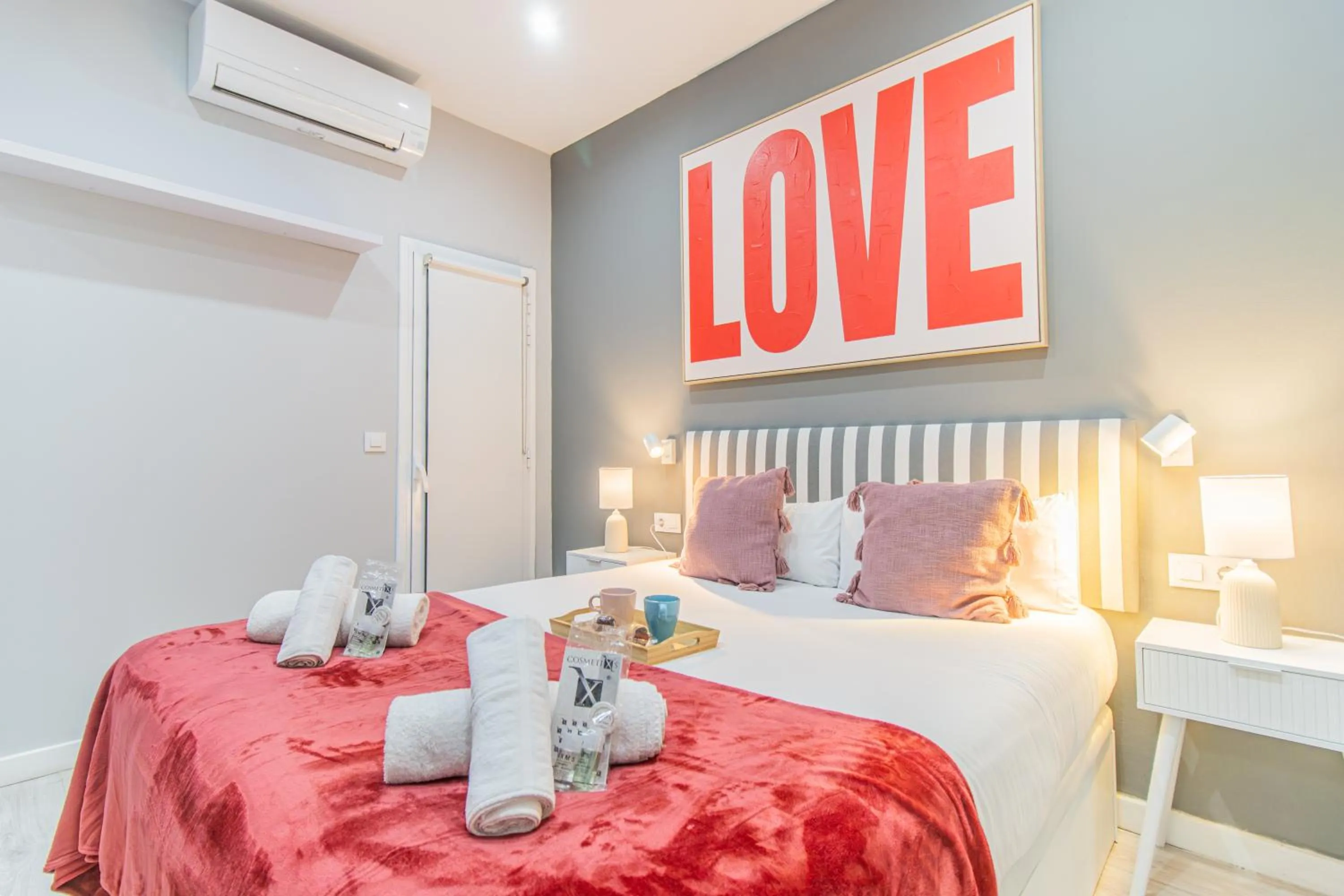 Bed in Fira Rooms Barcelona Hospitalet