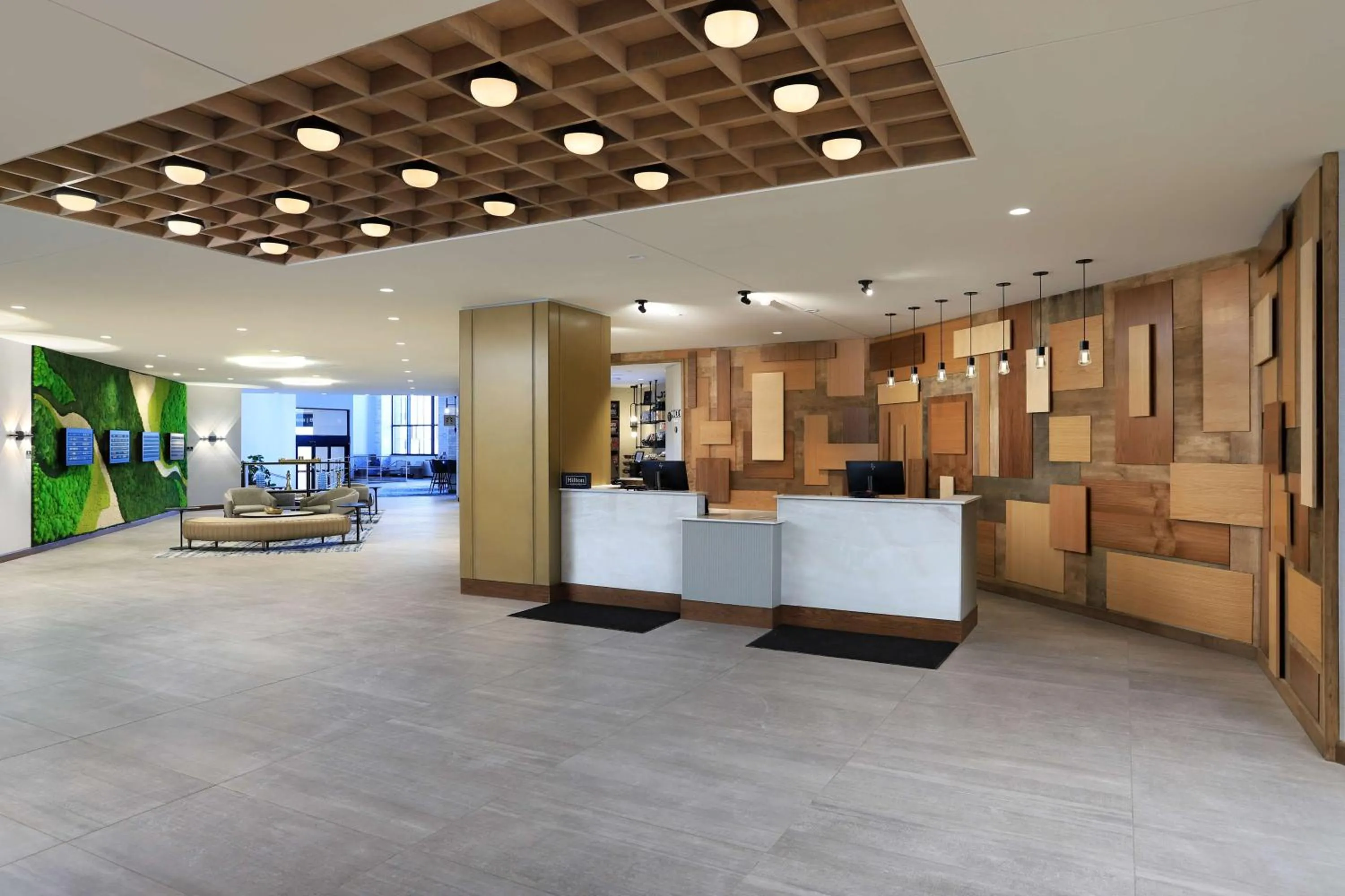 Lobby or reception in Doubletree By Hilton Battle Creek