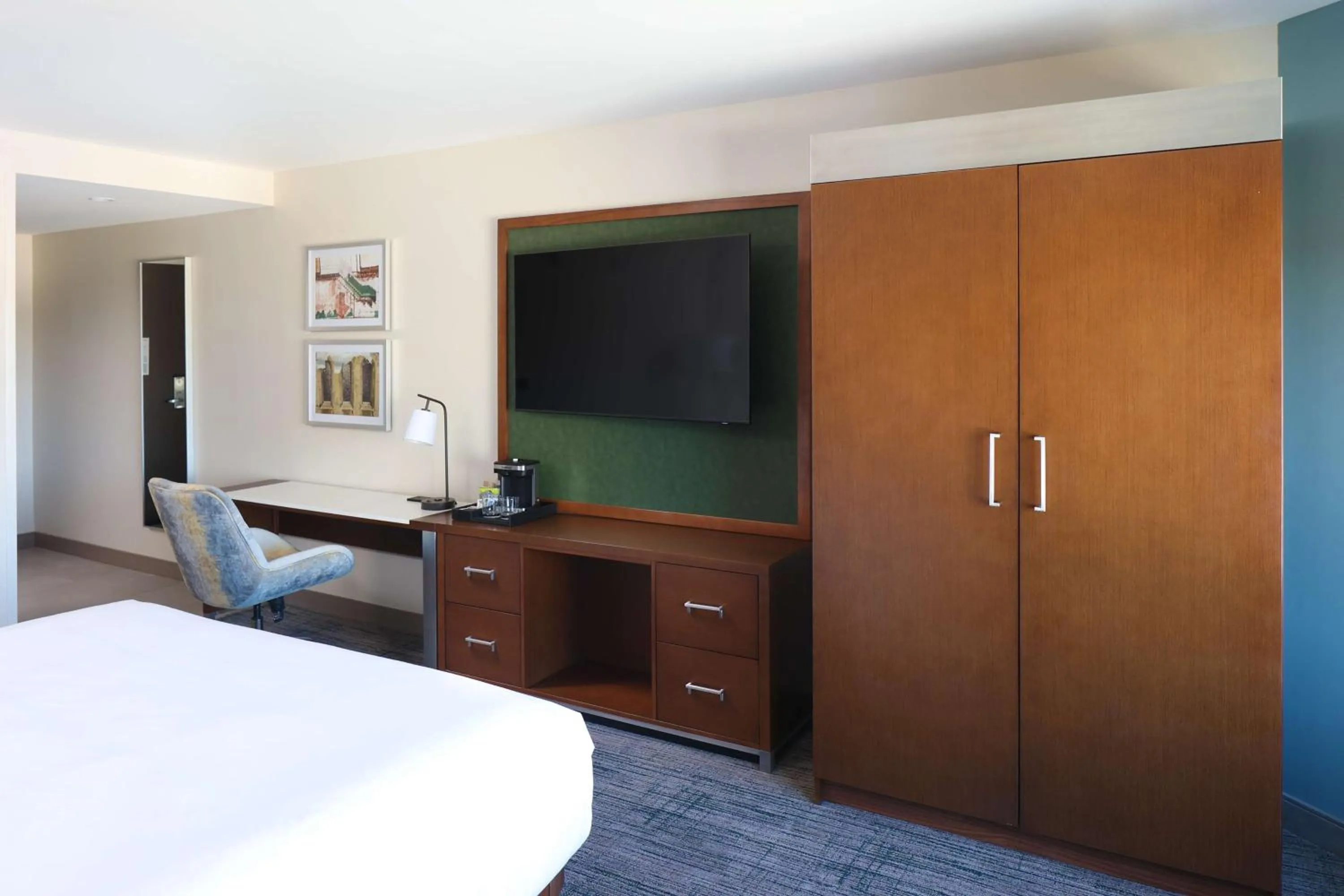 Bedroom, Bed in Doubletree By Hilton Battle Creek