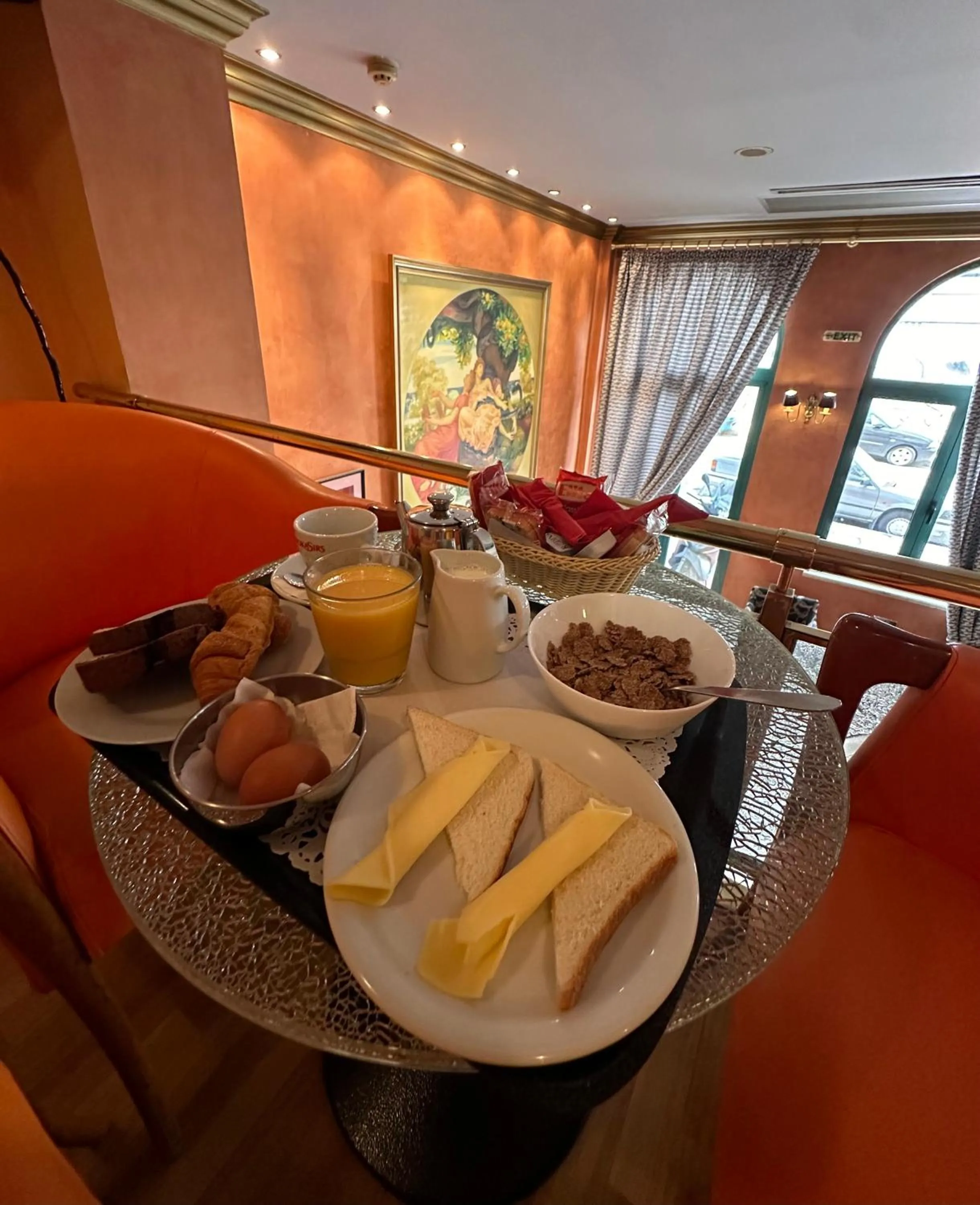 Food and drinks in Alfa Hotel