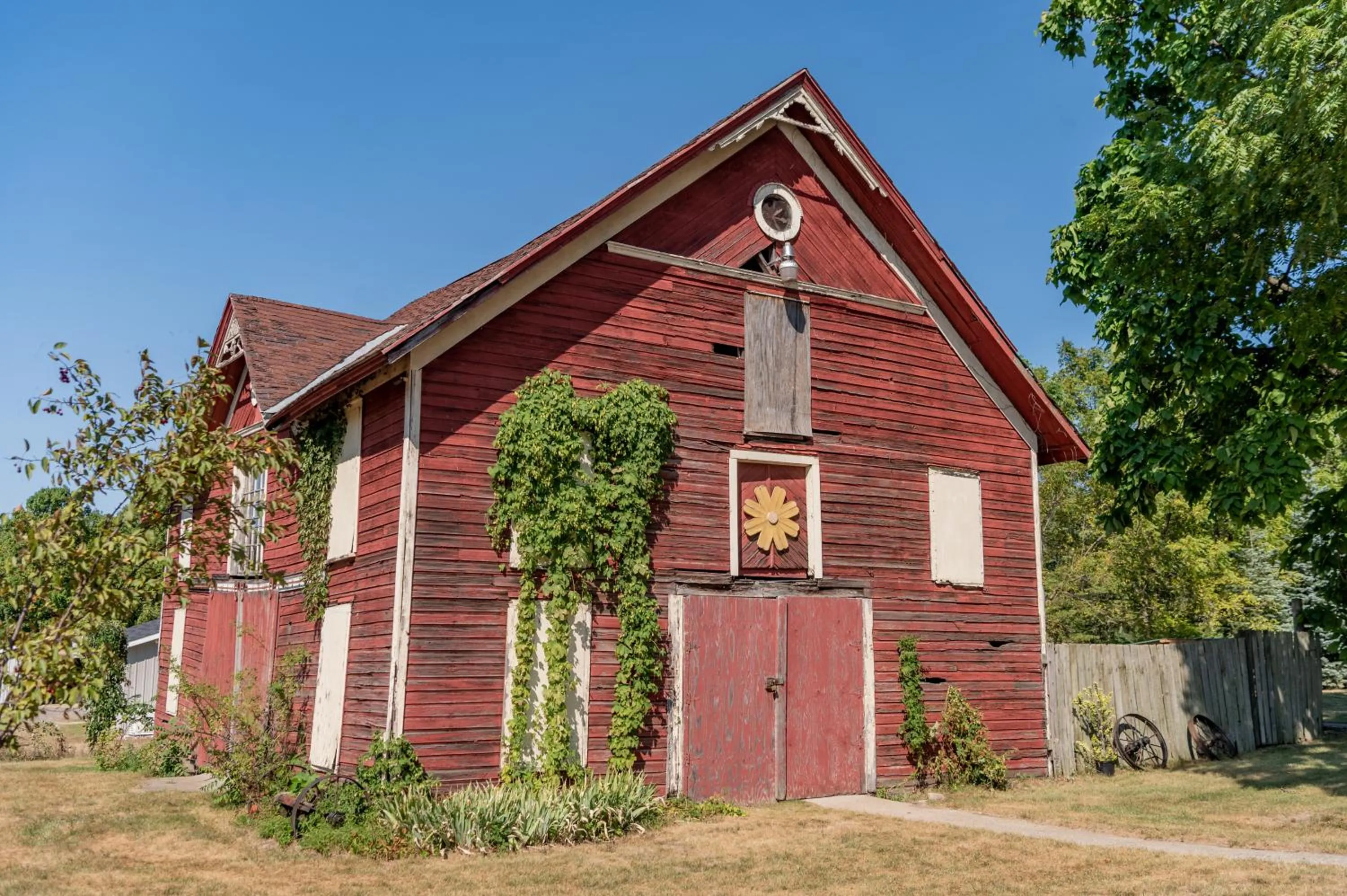 Property building in Hop & Vine Inn