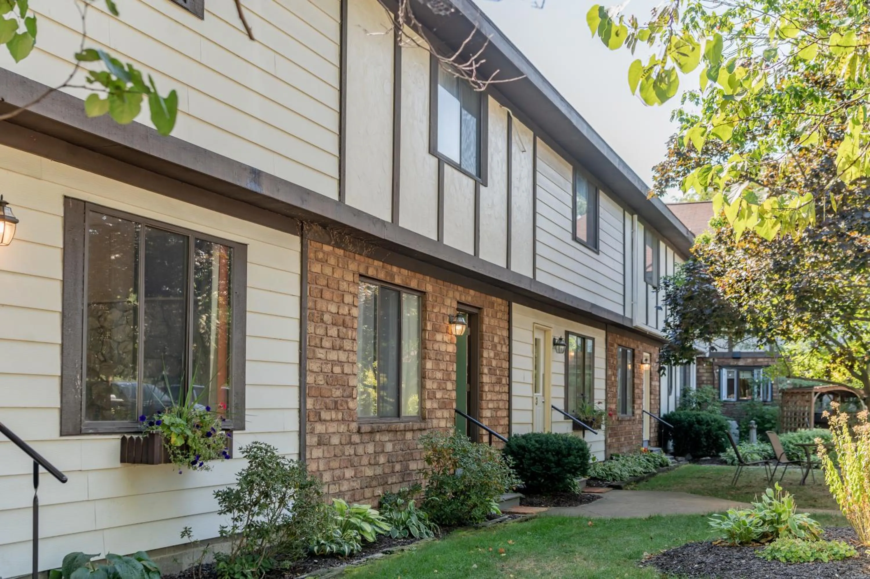 Property building in Hop & Vine Inn