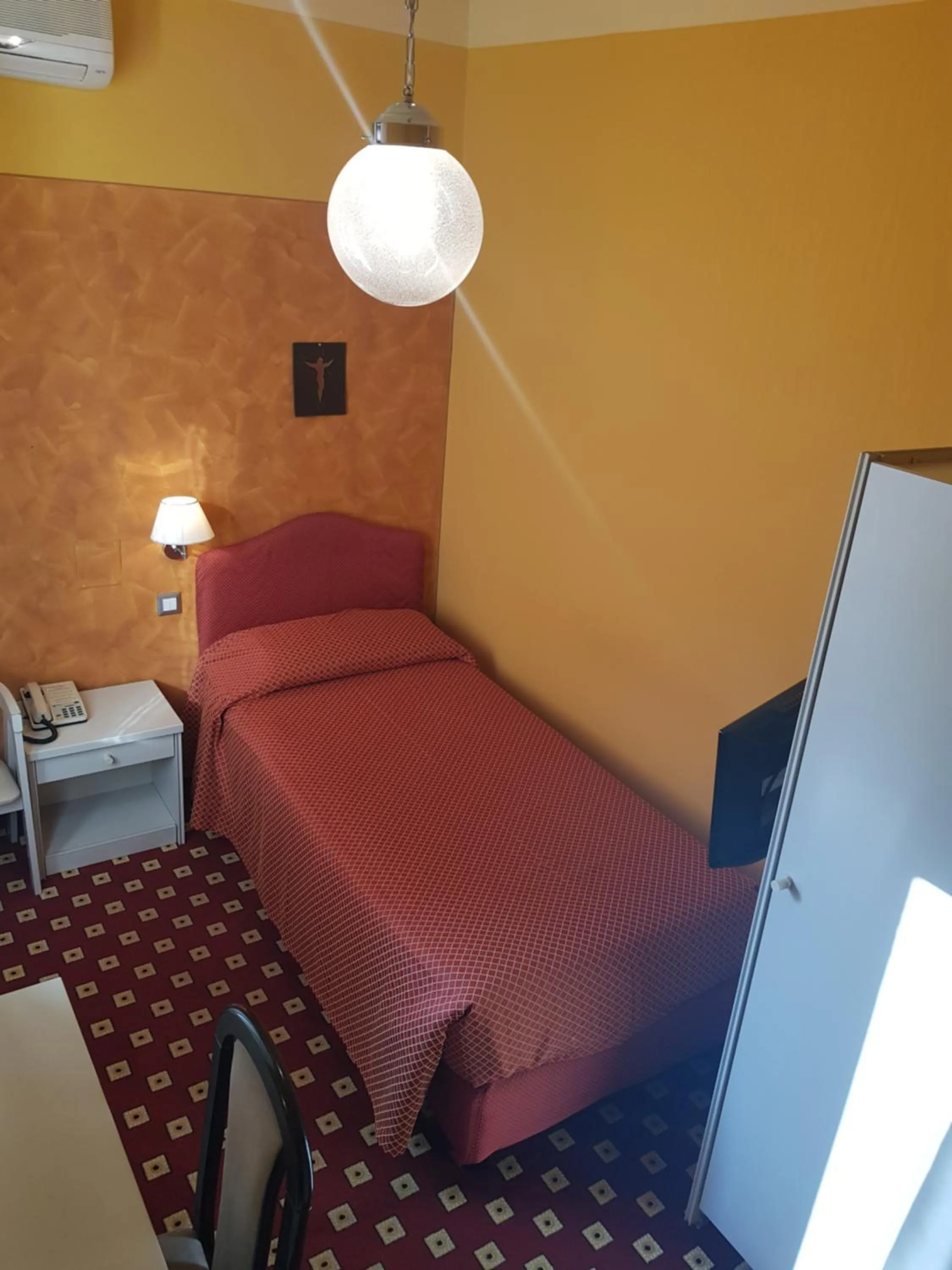 Bedroom, Bed in Hotel Diana