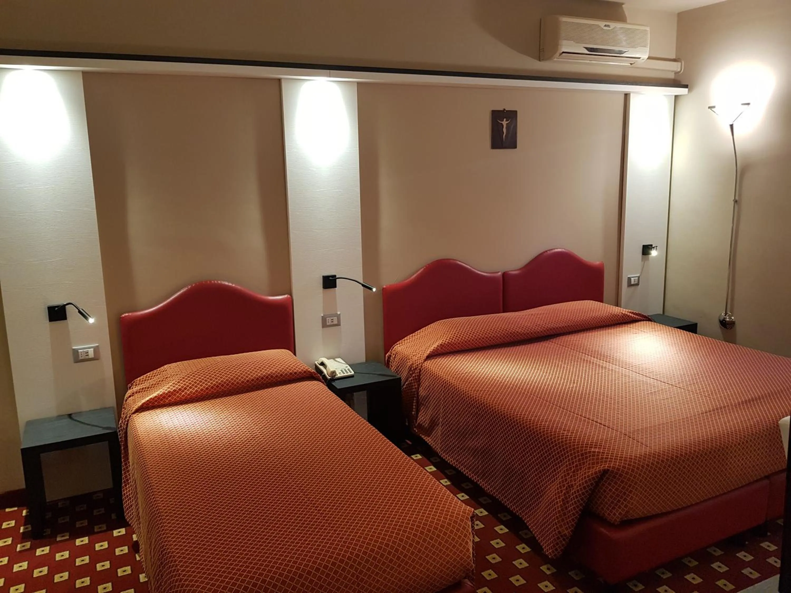 Bedroom, Bed in Hotel Diana