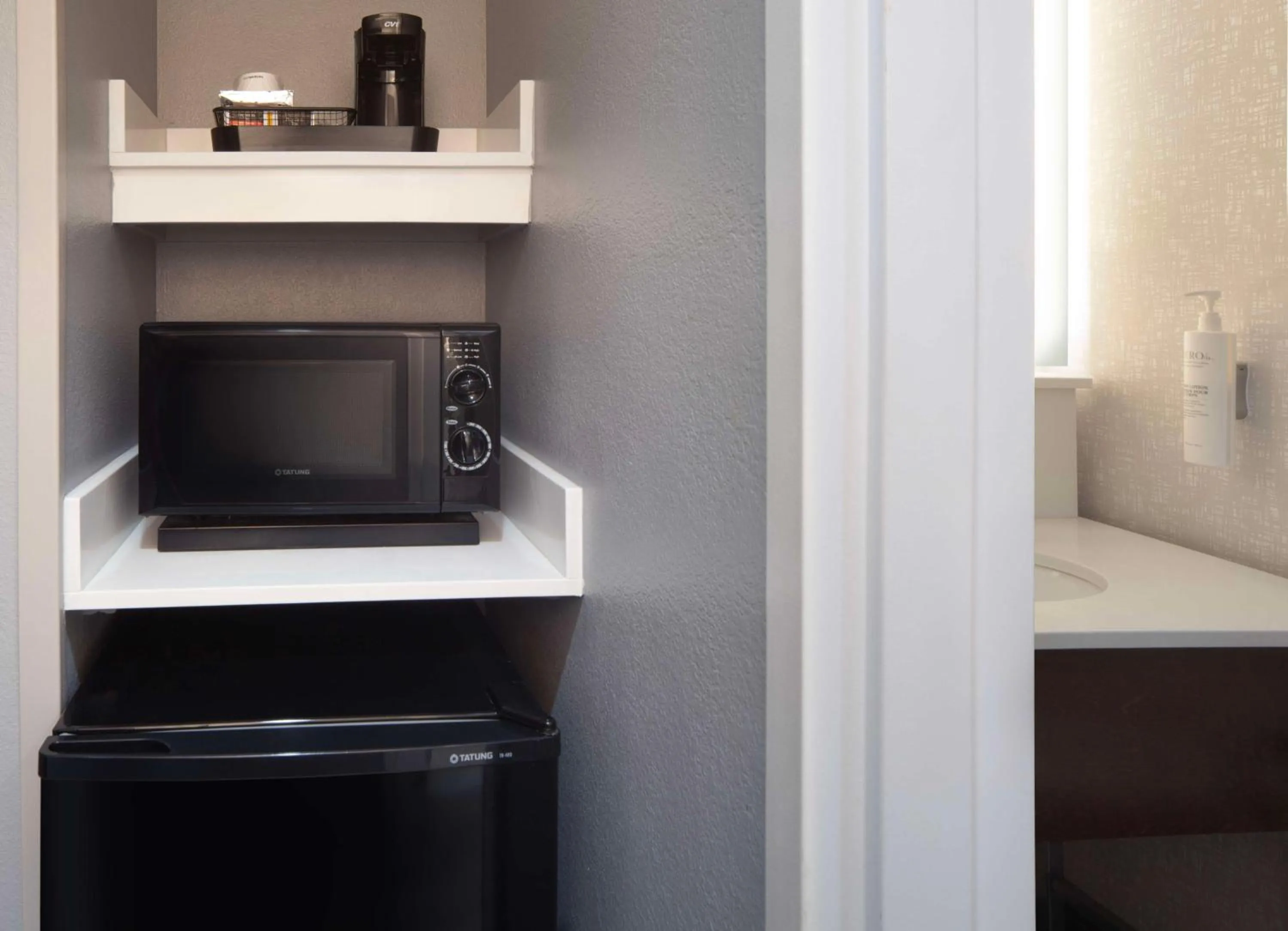 Photo of the whole room in Hampton Inn & Suites-Atlanta Airport North-I-85