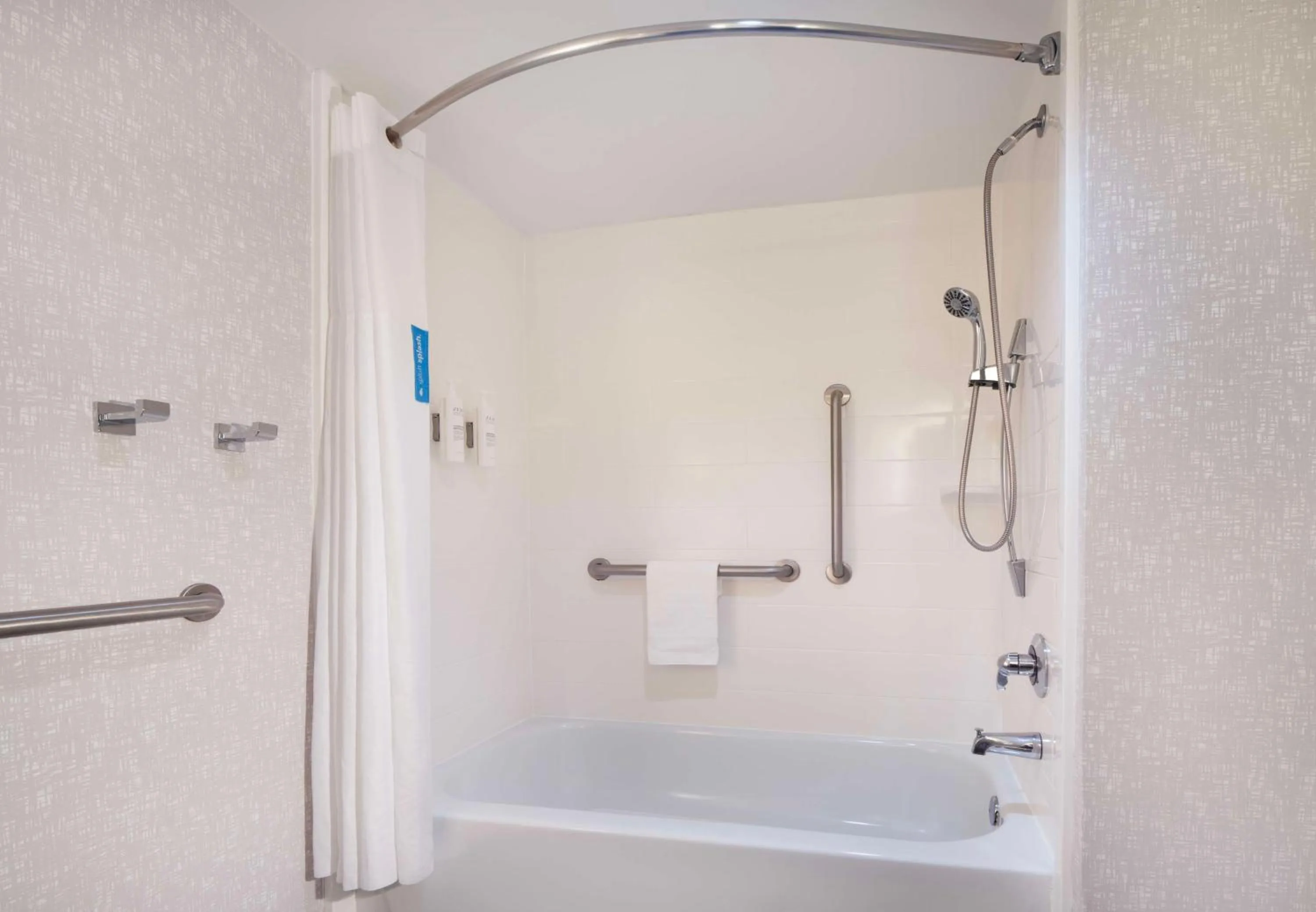 Bathroom in Hampton Inn & Suites-Atlanta Airport North-I-85