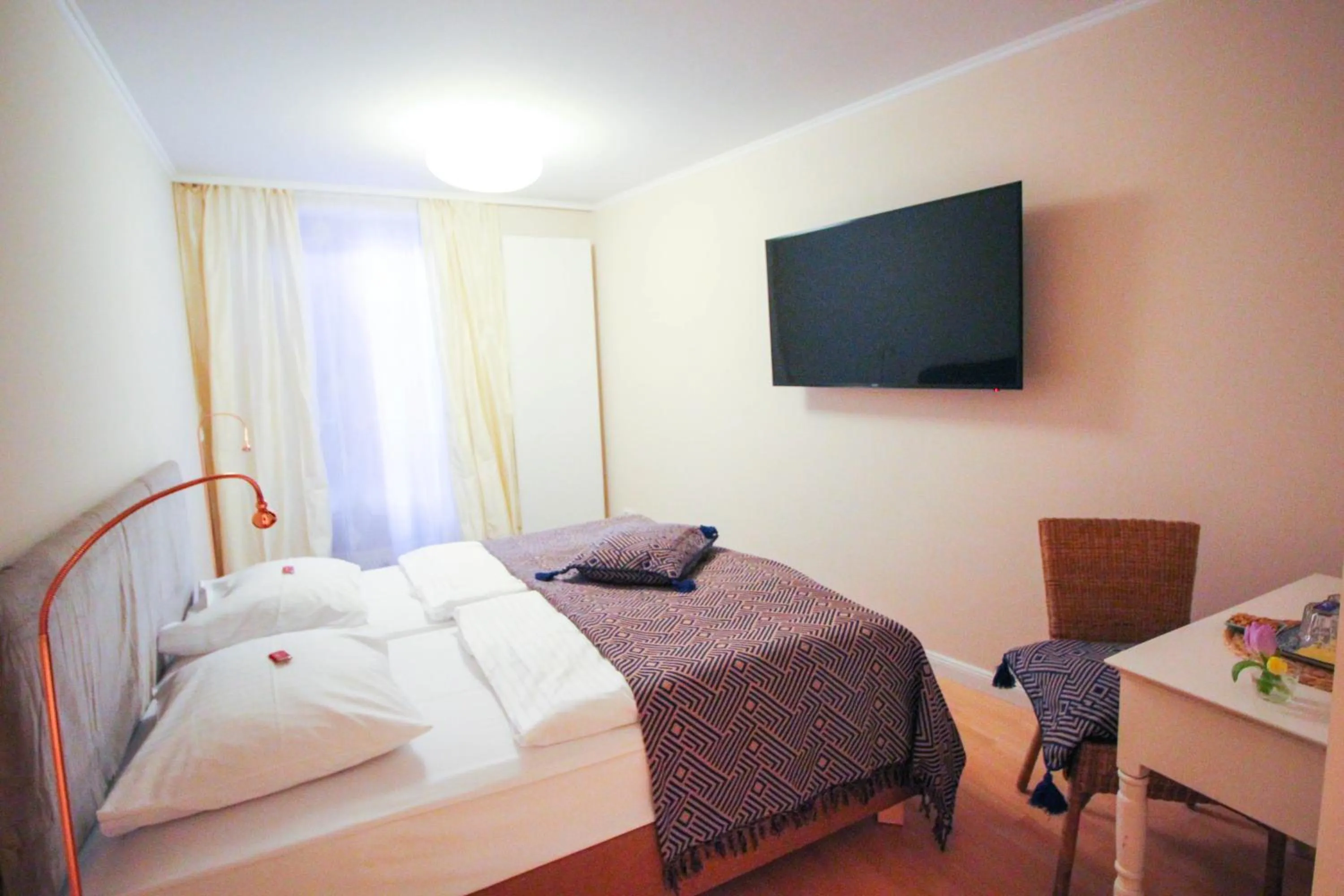 Bed in das kleine Hotel in München