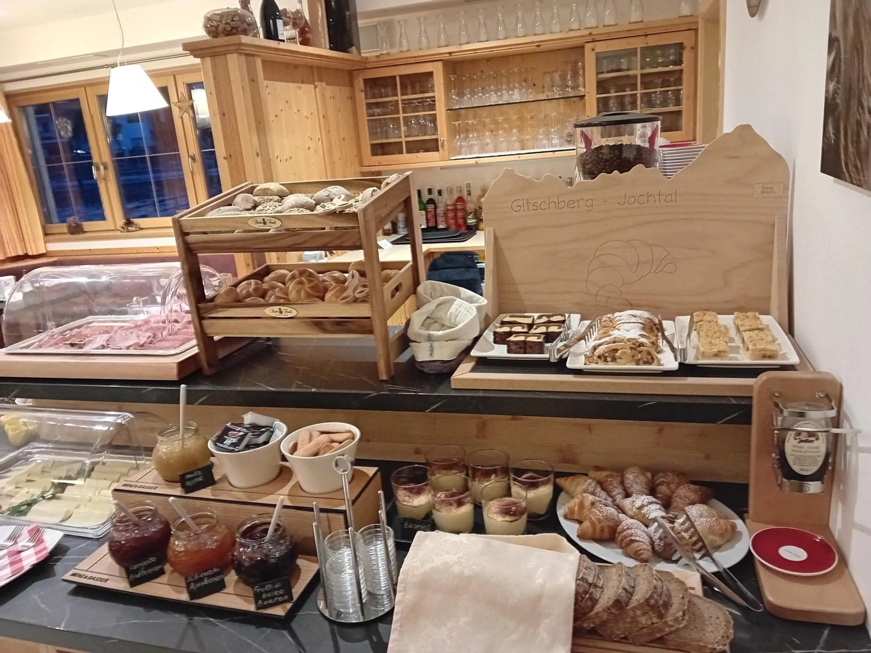 Breakfast in Hotel Appartement Haus Gitschberg