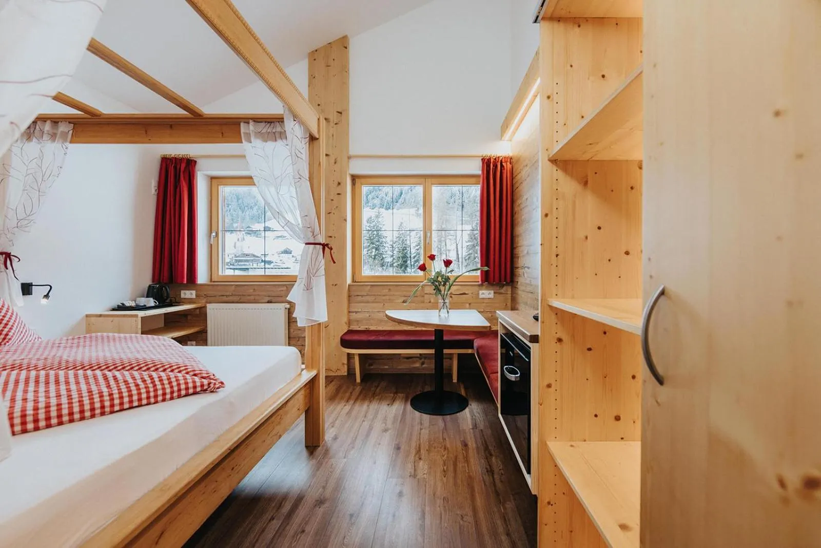 Photo of the whole room, Bed in Hotel Appartement Haus Gitschberg