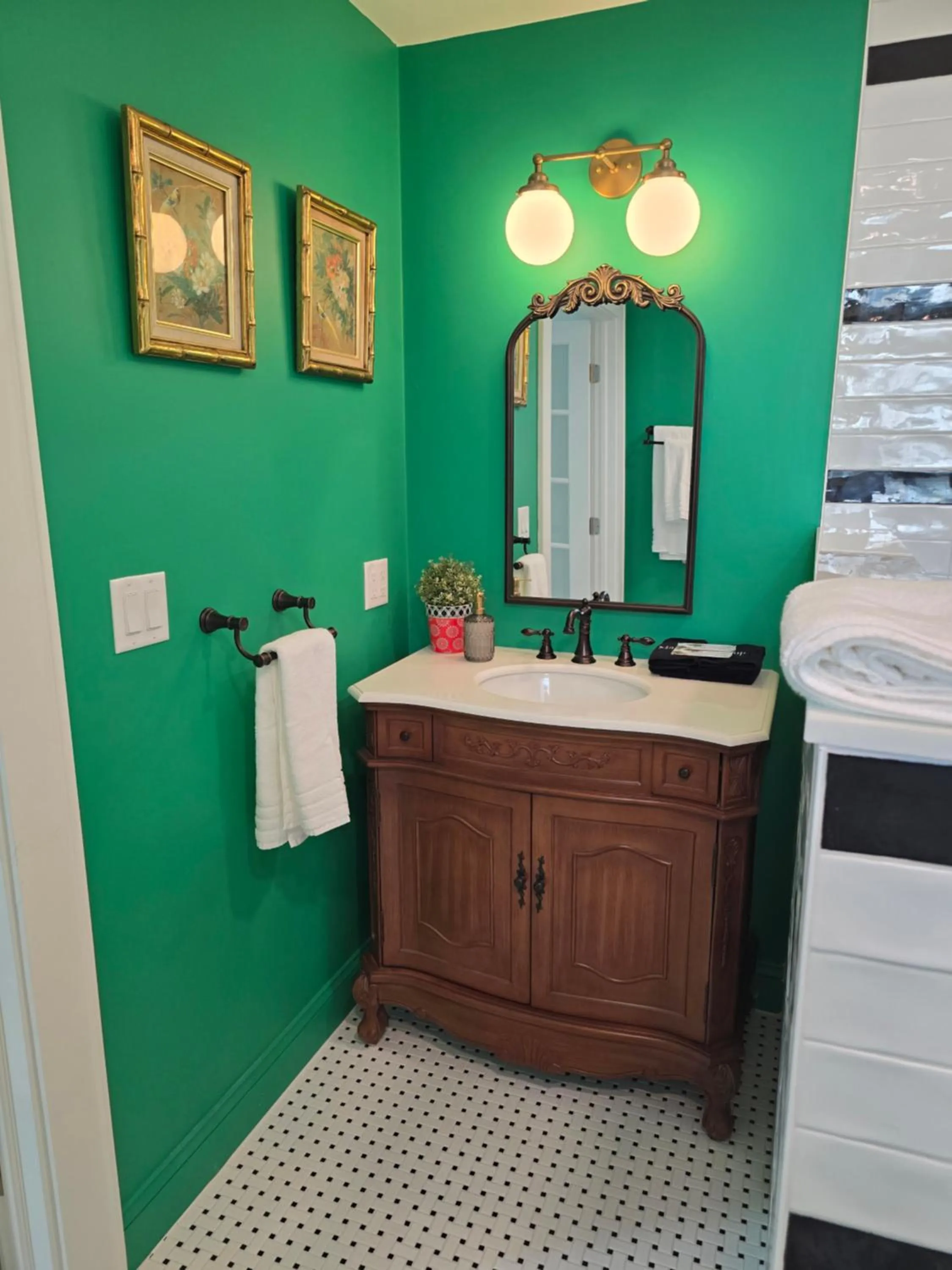 Bathroom in Sea Breeze Manor Inn