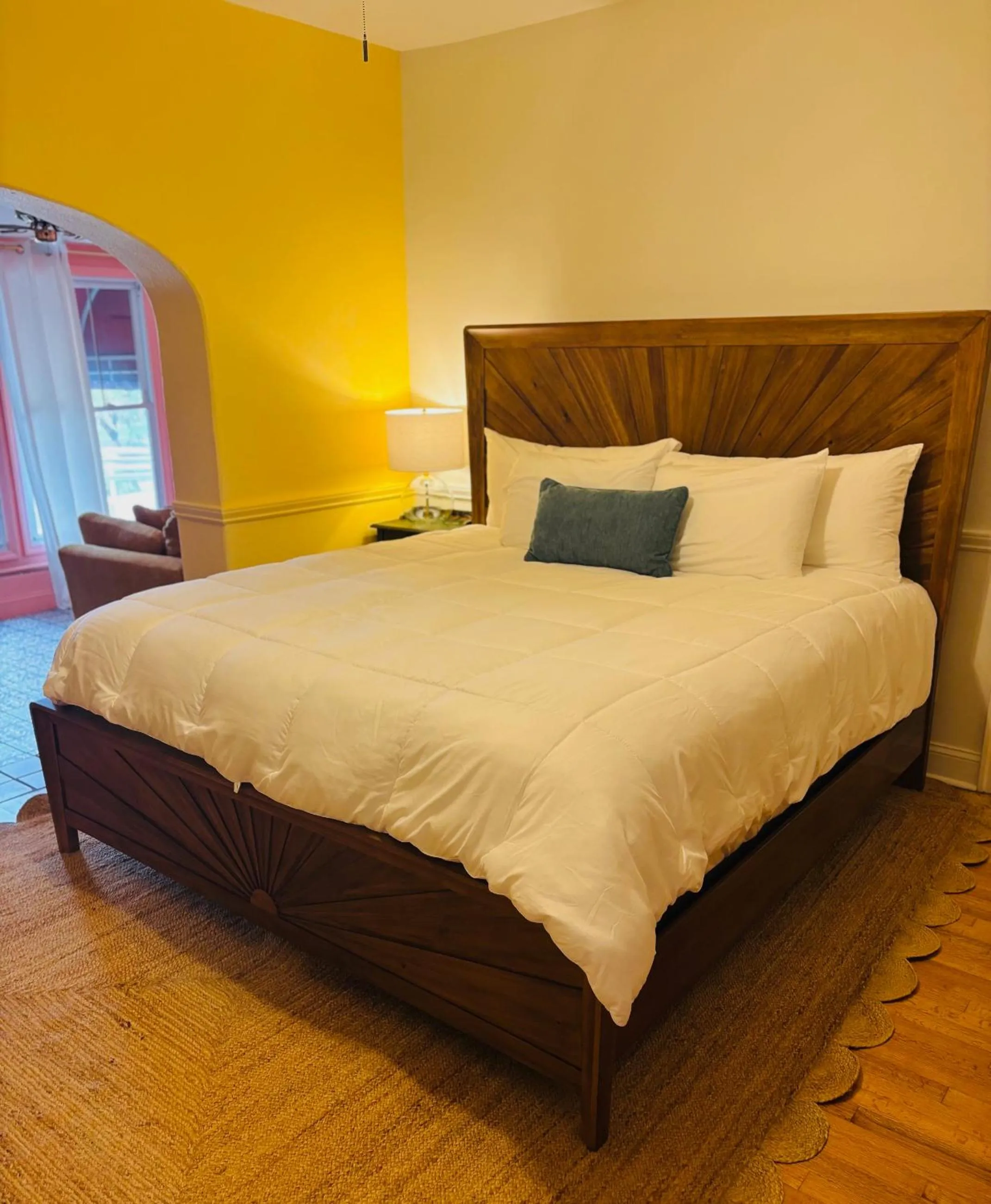 Bed in Sea Breeze Manor Inn