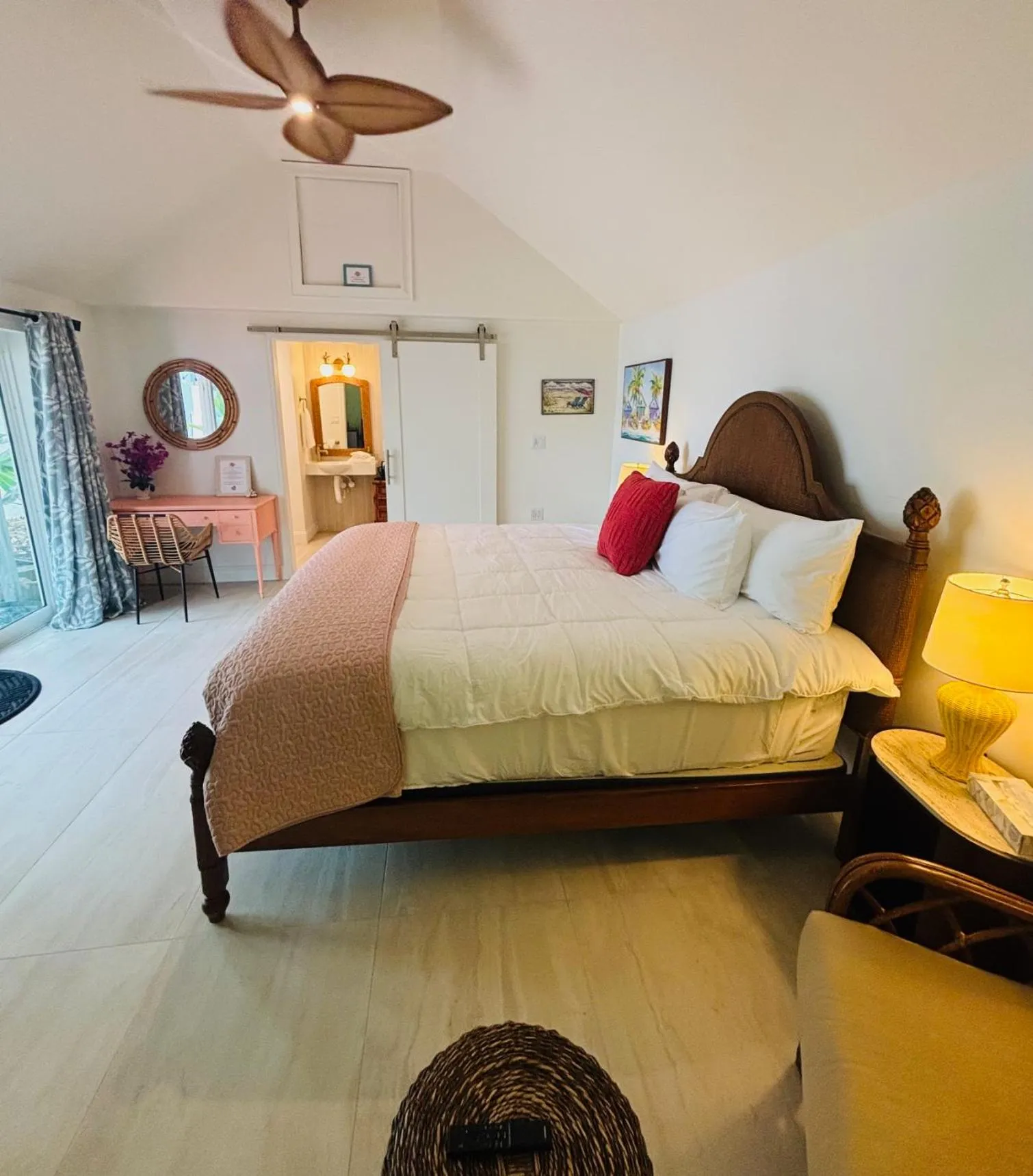 Bedroom, Bed in Sea Breeze Manor Inn