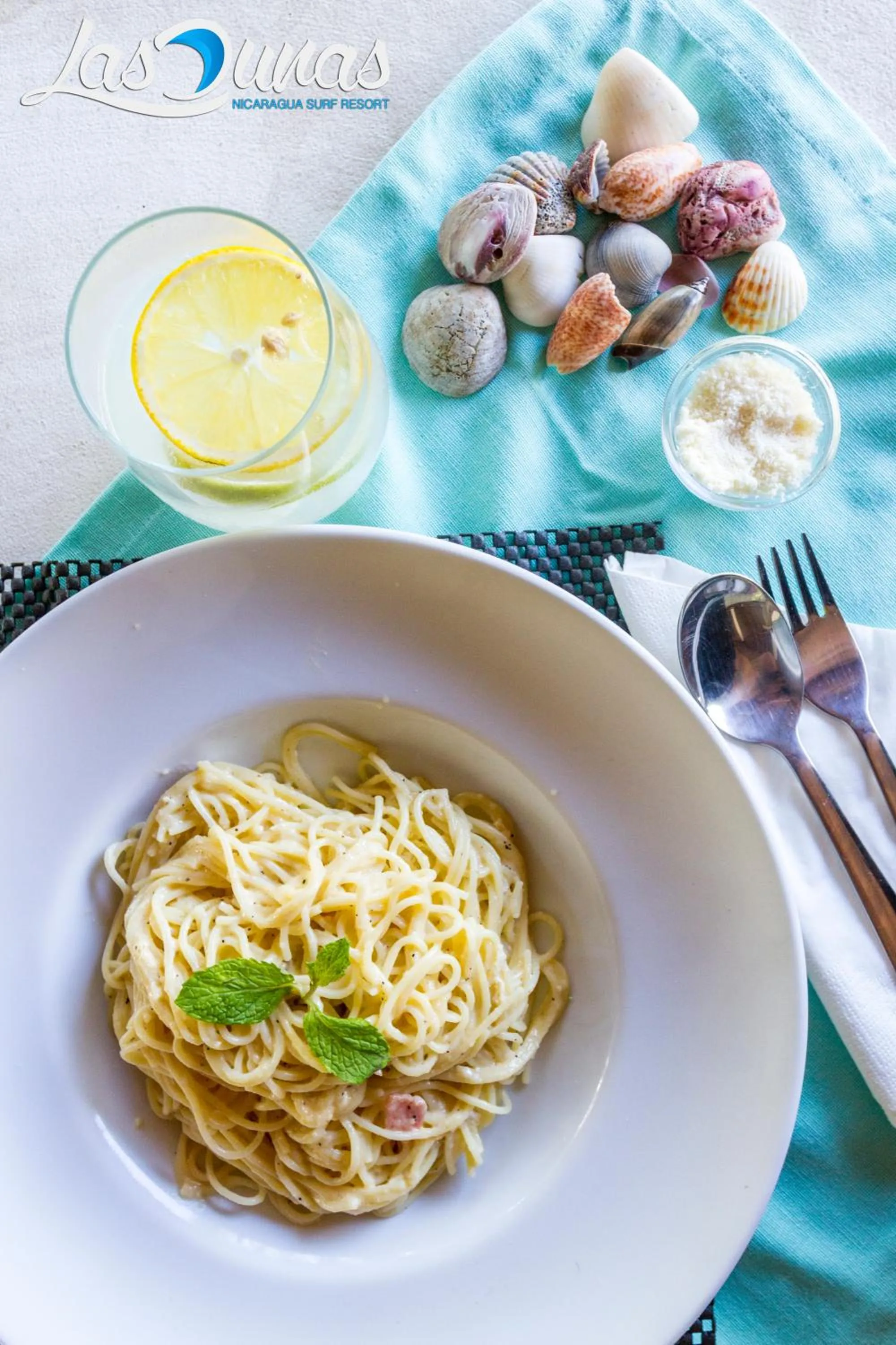 Food and drinks in Las Dunas Surf Resort