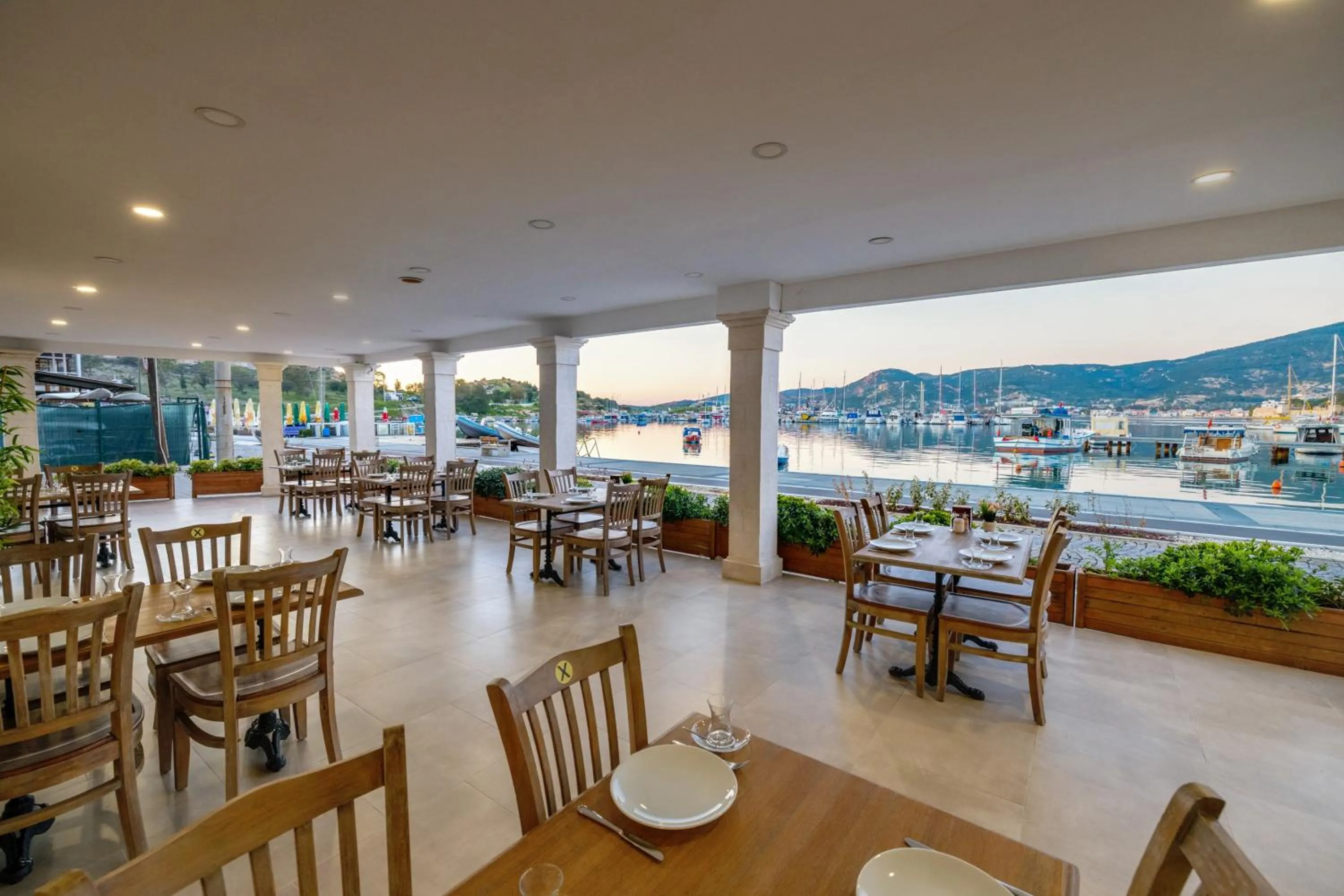 Restaurant/places to eat in Hanedan Otel Foca Izmir