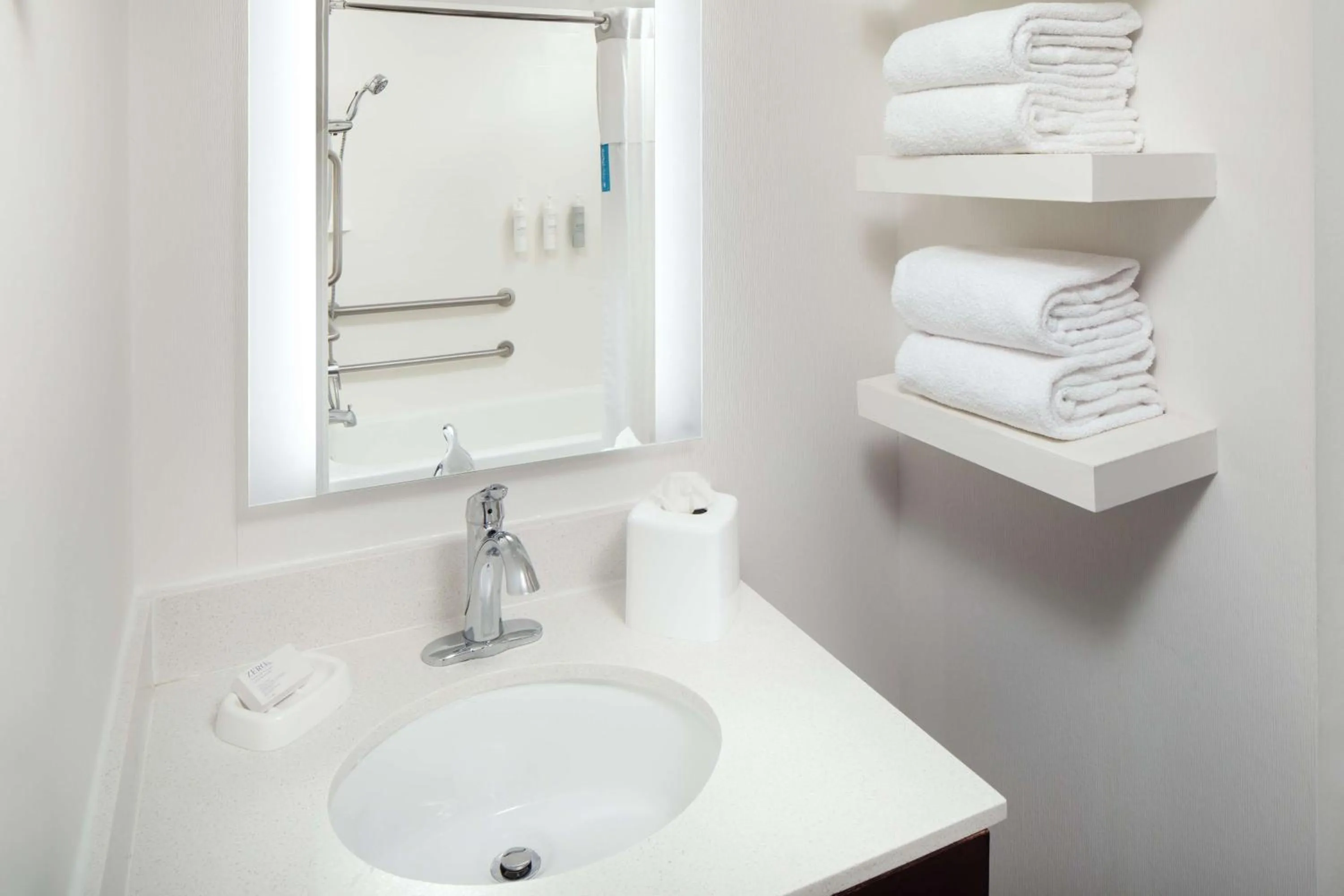 Photo of the whole room in Hampton Inn Atlanta-Northlake