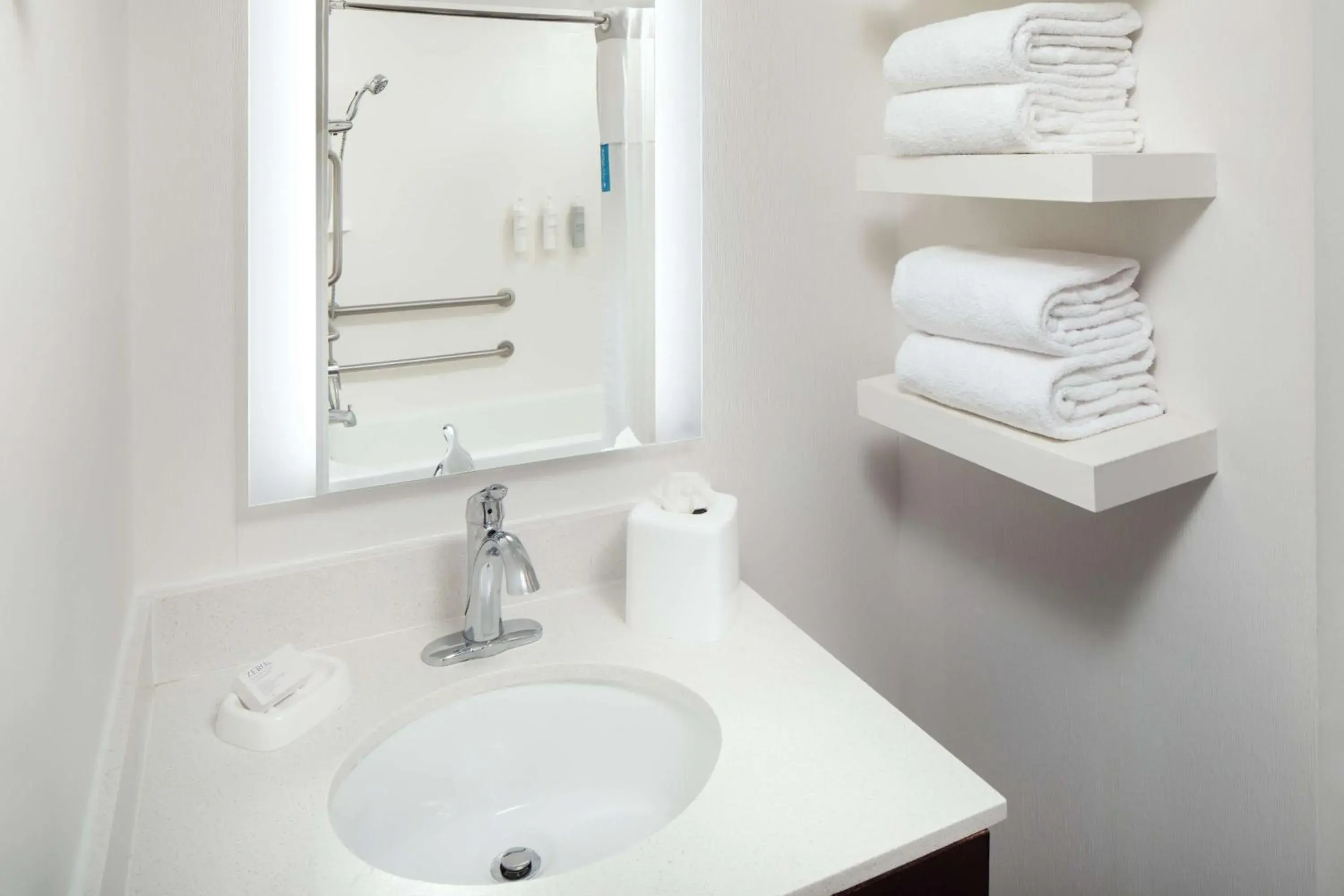 Photo of the whole room in Hampton Inn Atlanta-Northlake Photo of the whole room in Hampton Inn Atlanta-Northlake