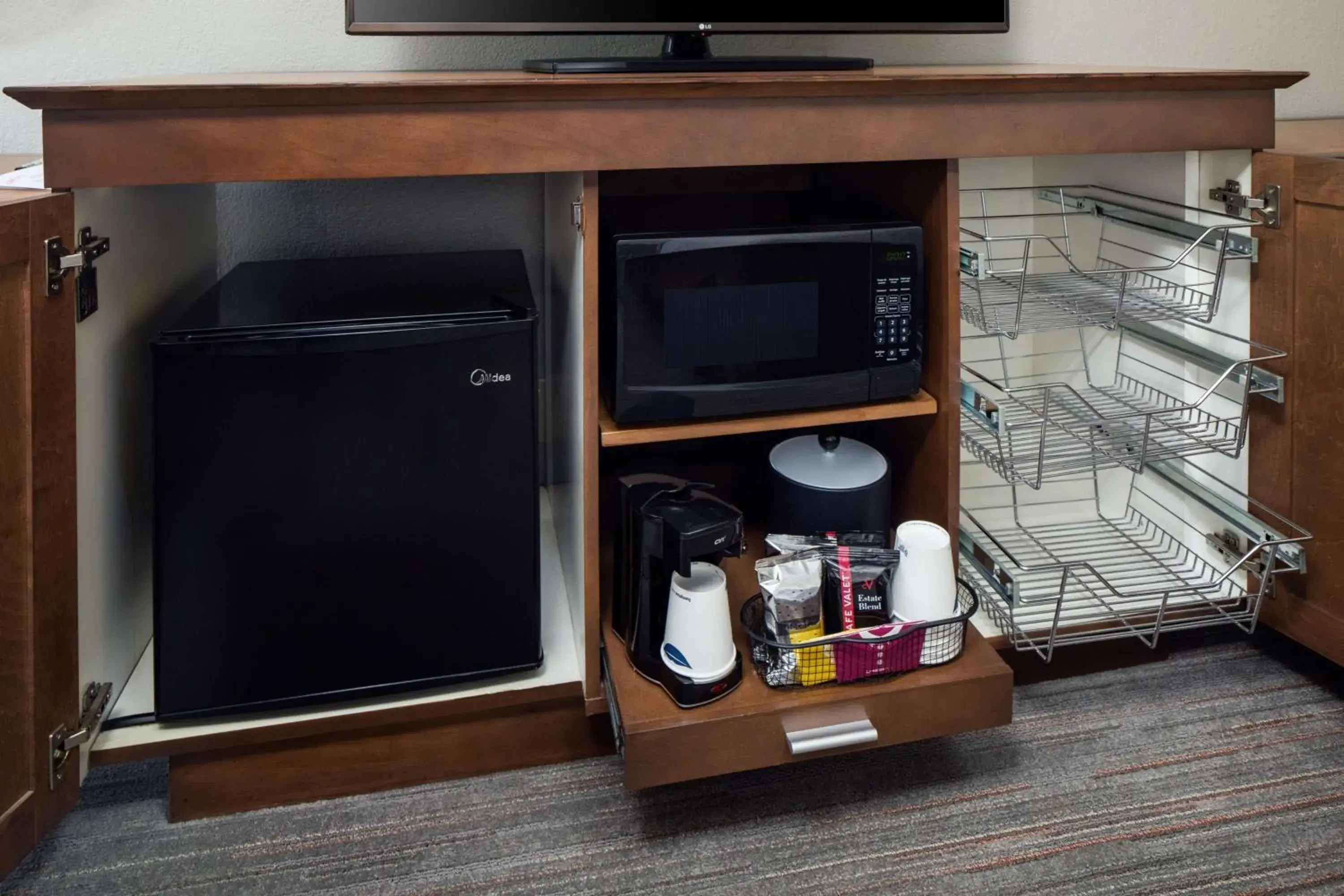 Bedroom in Hampton Inn Atlanta-Northlake Bedroom in Hampton Inn Atlanta-Northlake