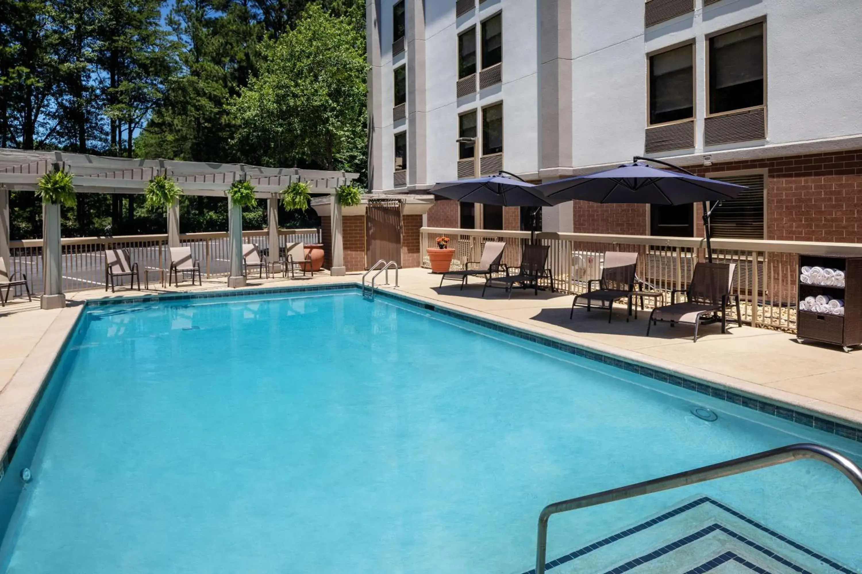 Pool view in Hampton Inn Atlanta-Northlake Pool view in Hampton Inn Atlanta-Northlake