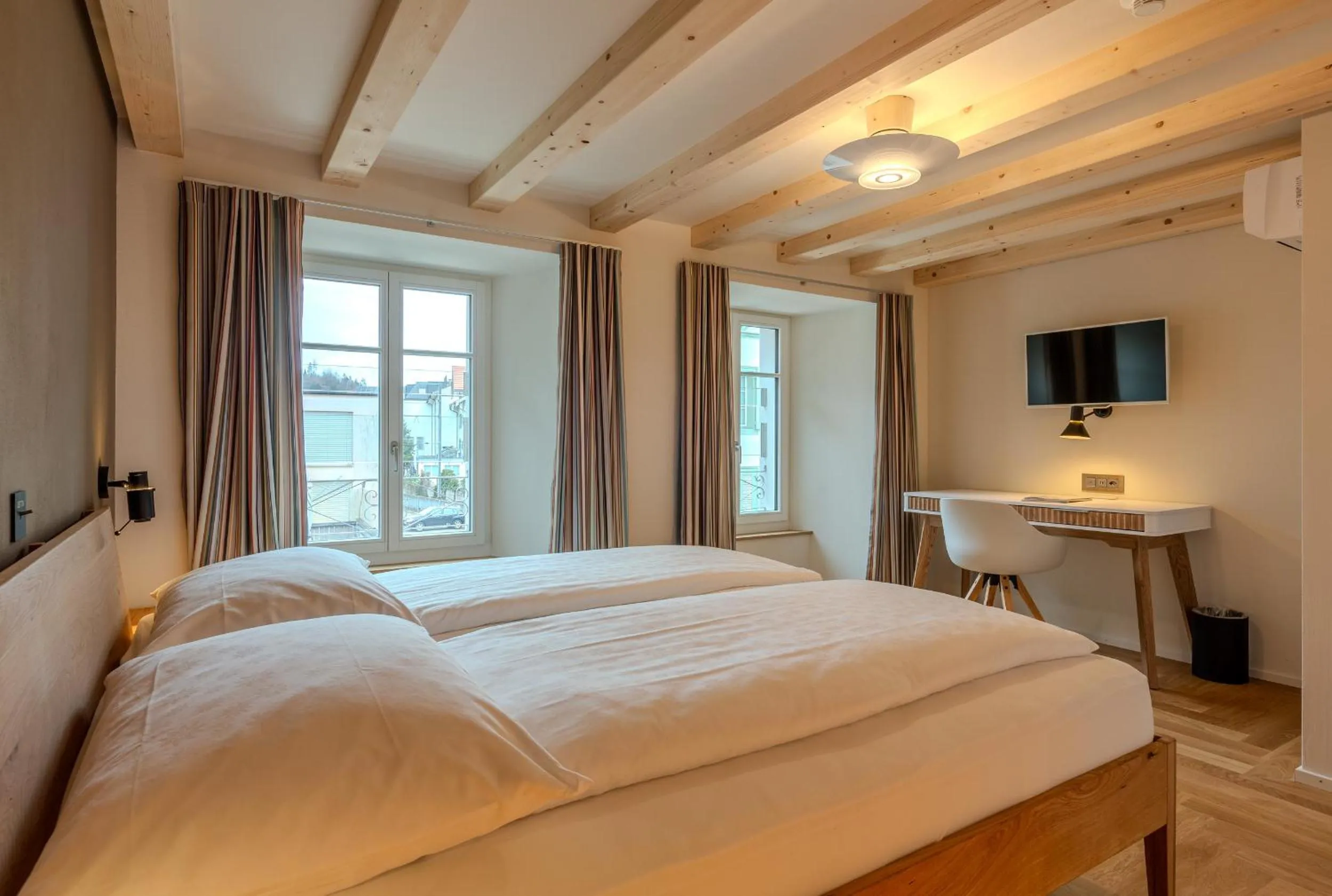 Photo of the whole room in Alplodge