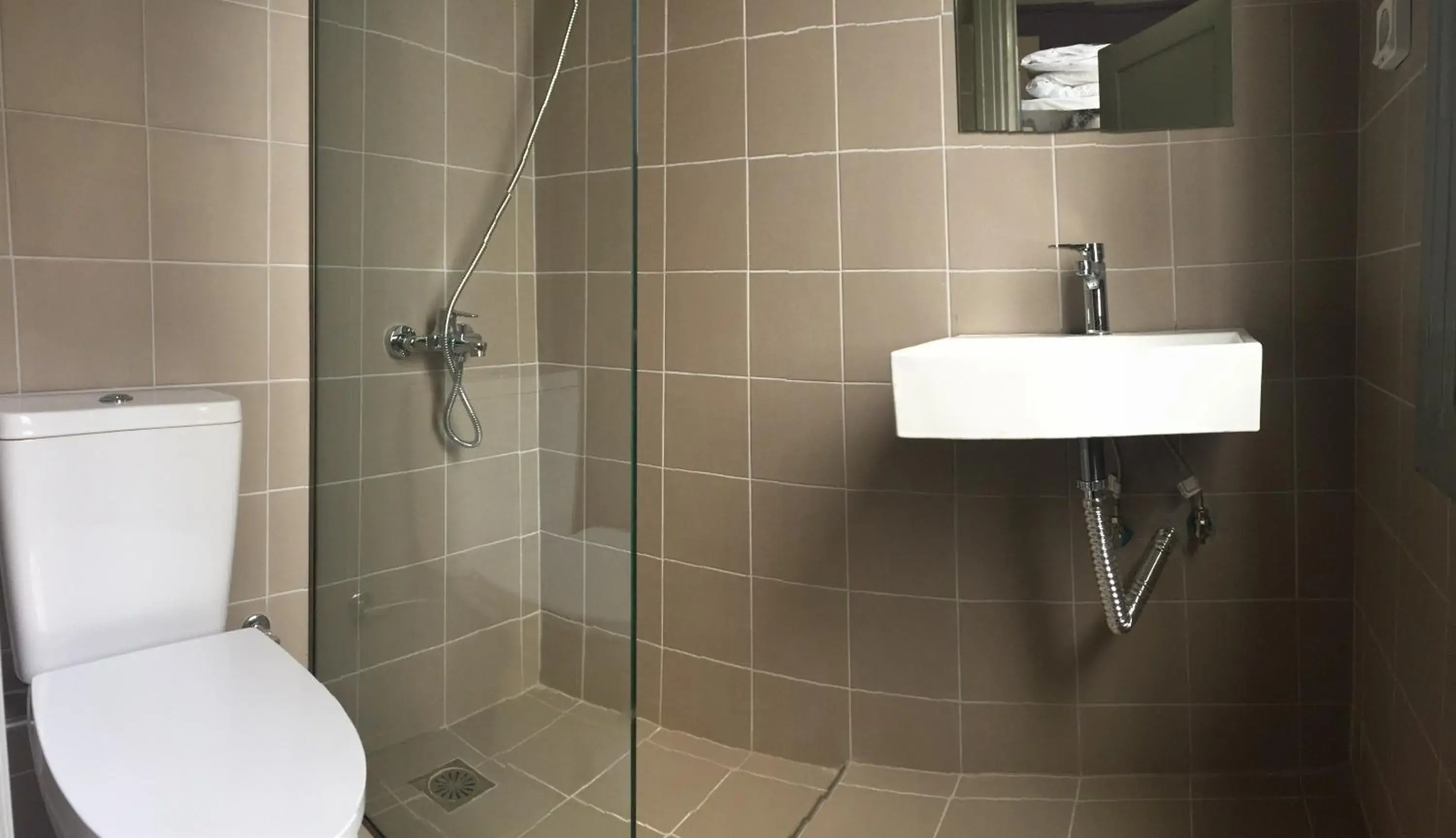 Bed in 6-Bed Female Dormitory Room with ensuite Bathroom in Nubian Hostel Bed in 6-Bed Female Dormitory Room with ensuite Bathroom in Nubian Hostel