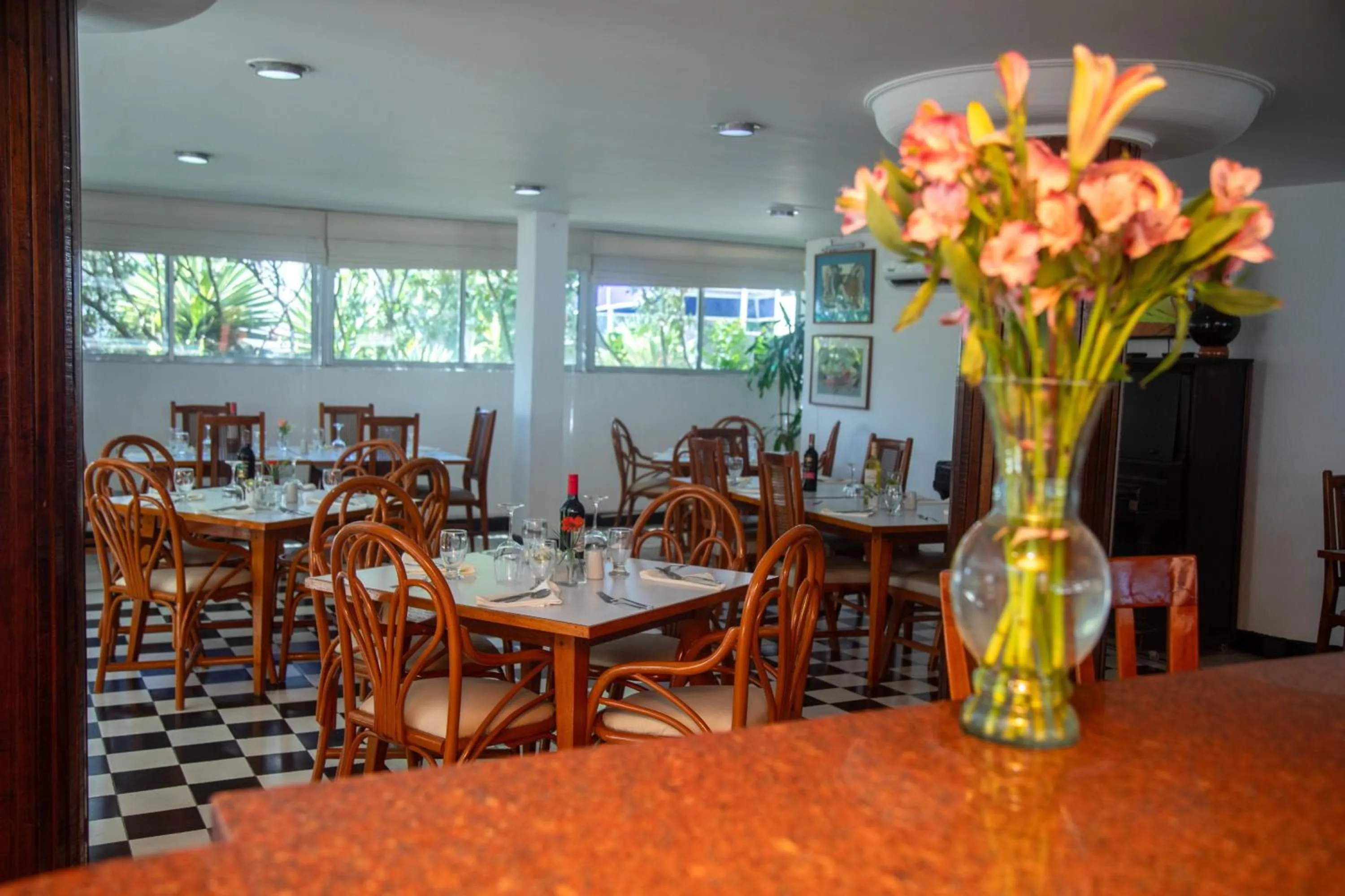 Restaurant/places to eat in Hotel Bahia Cartagena