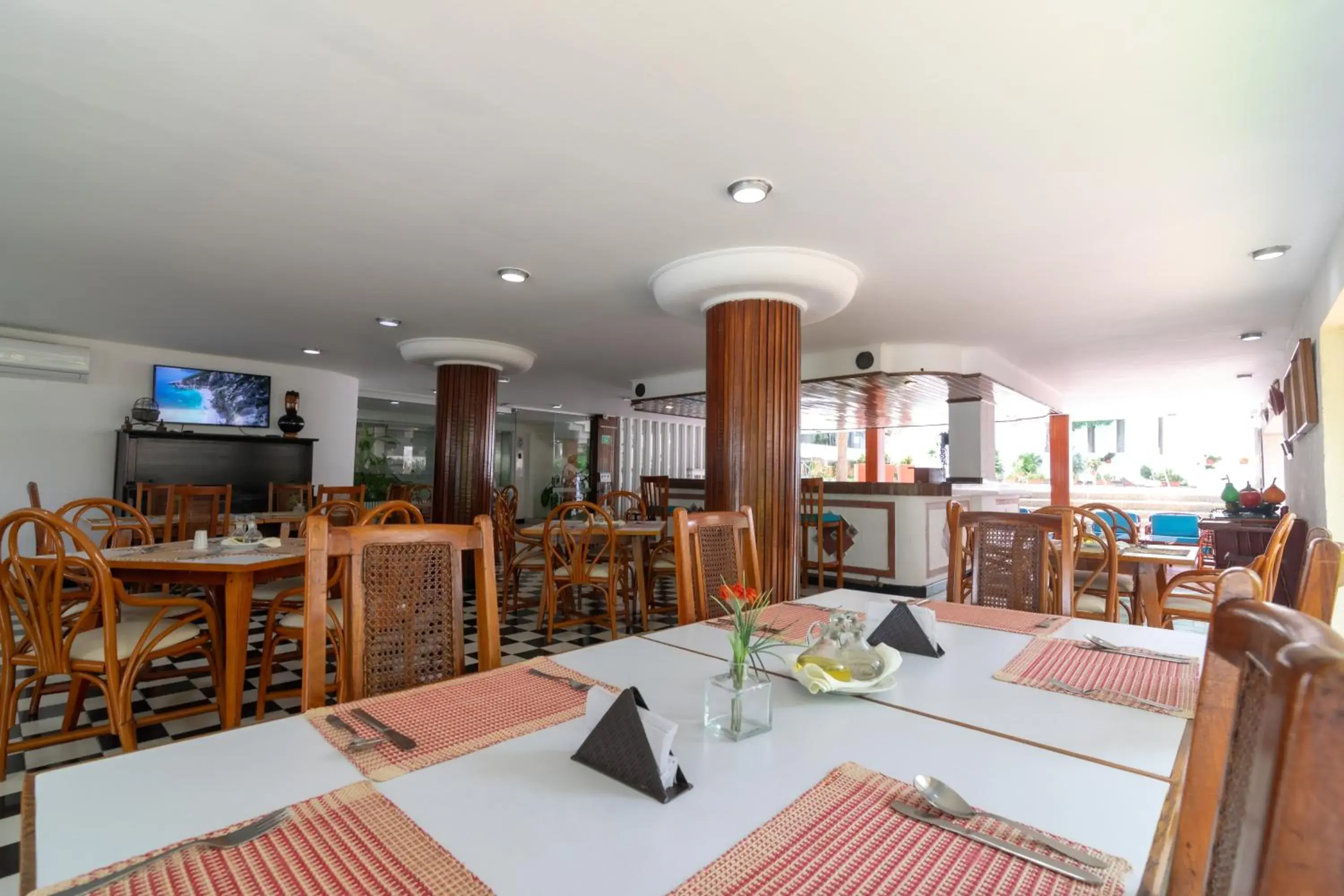Restaurant/places to eat in Hotel Bahia Cartagena Restaurant/places to eat in Hotel Bahia Cartagena