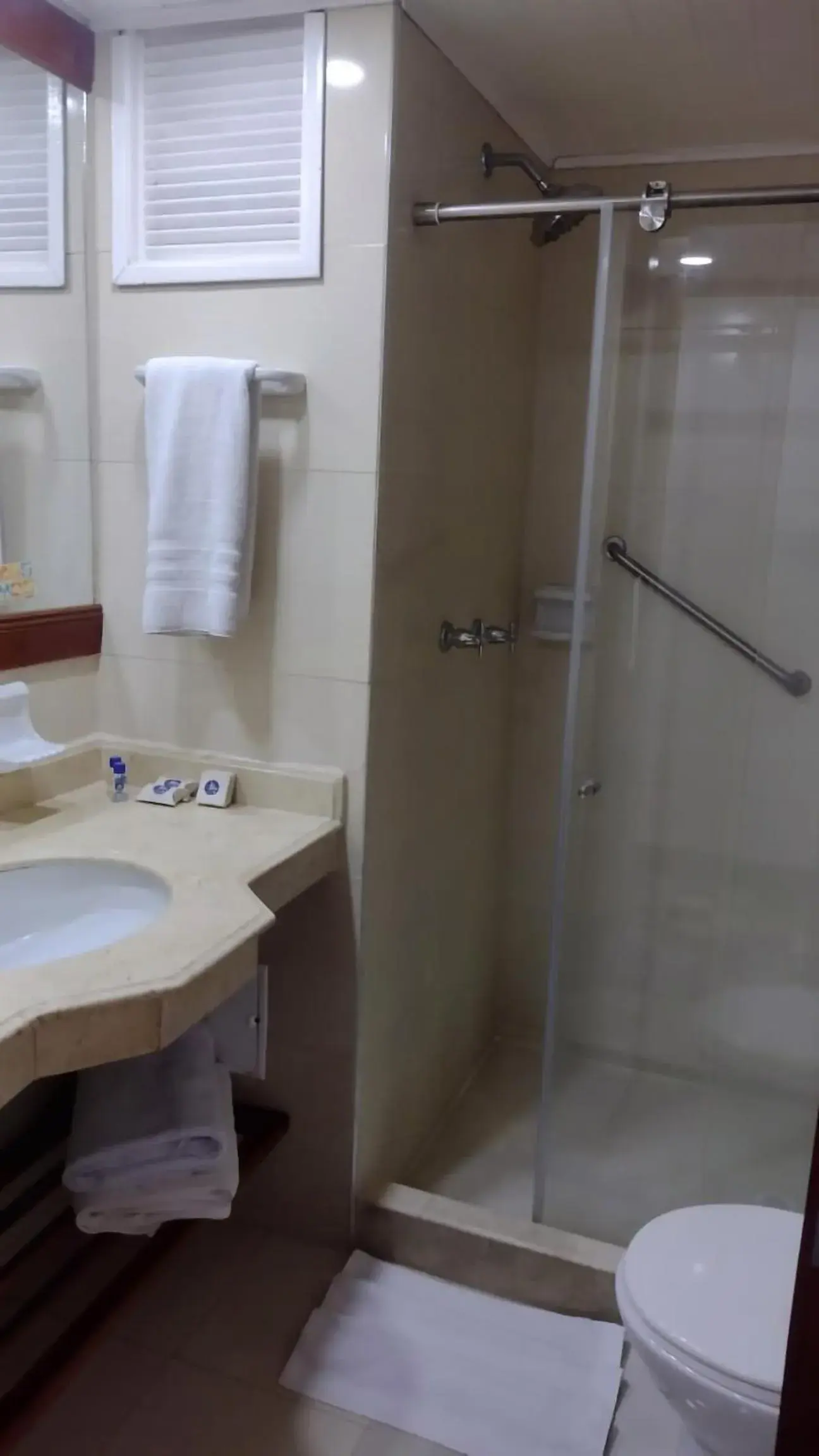 Bathroom in Hotel Bahia Cartagena Bathroom in Hotel Bahia Cartagena