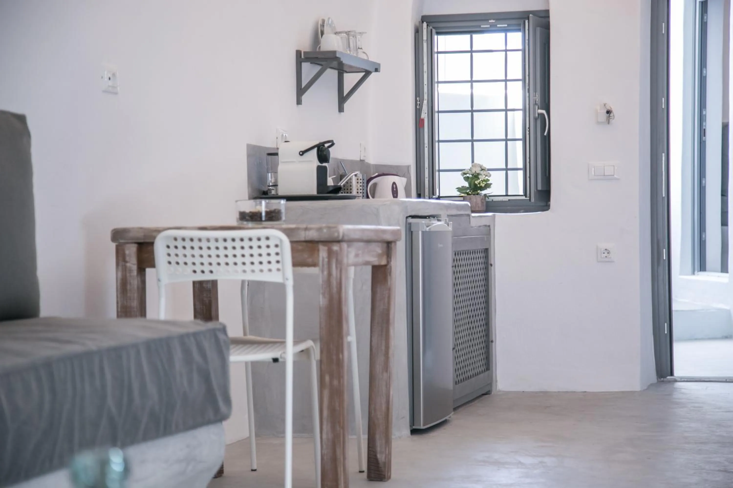 Coffee/tea facilities in Theodora Suites