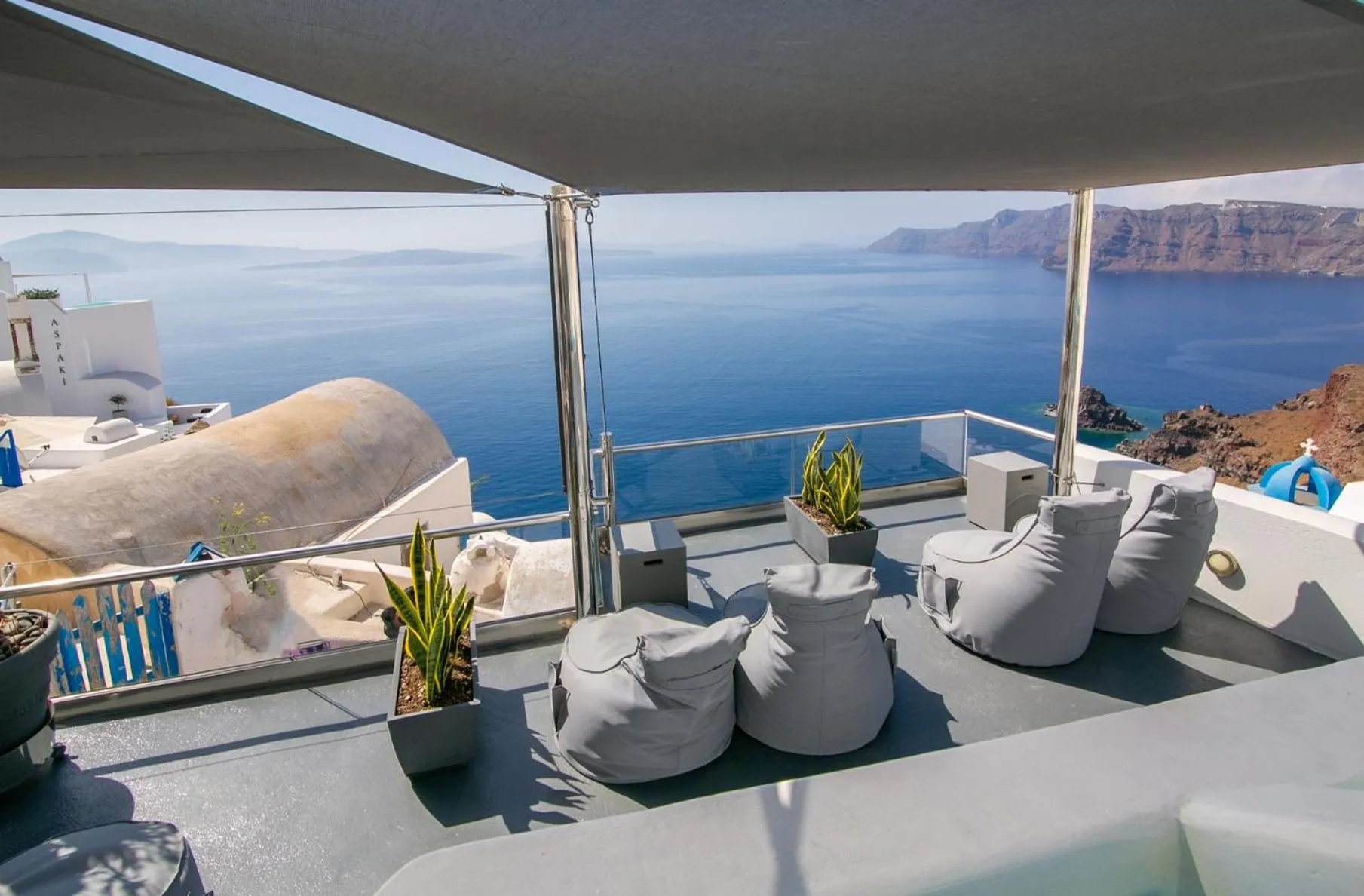 Day in Theodora Suites