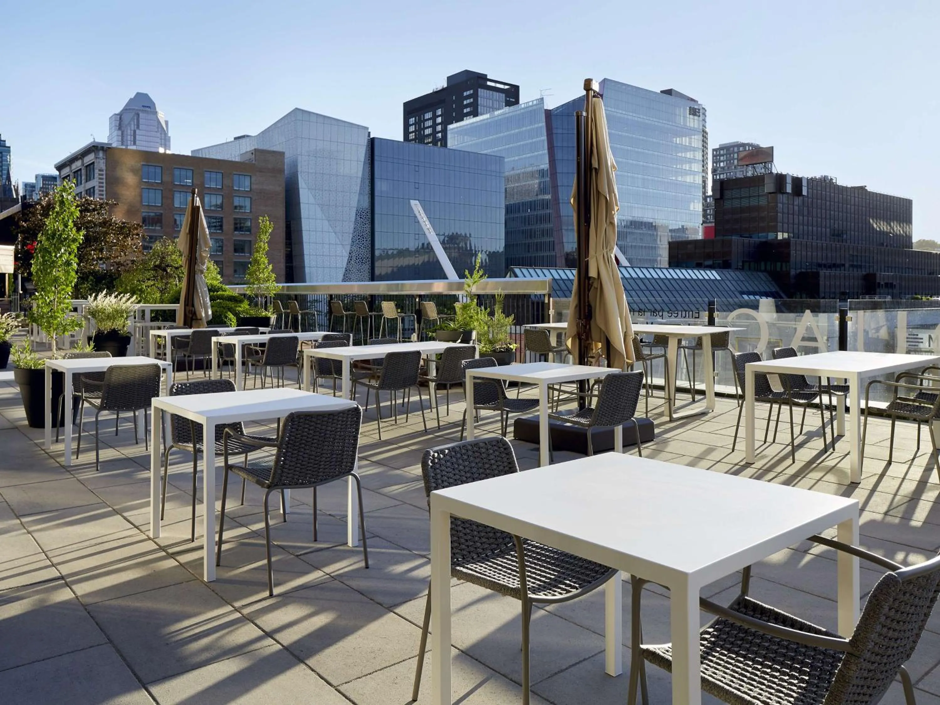 Restaurant/places to eat in DoubleTree By Hilton Montreal