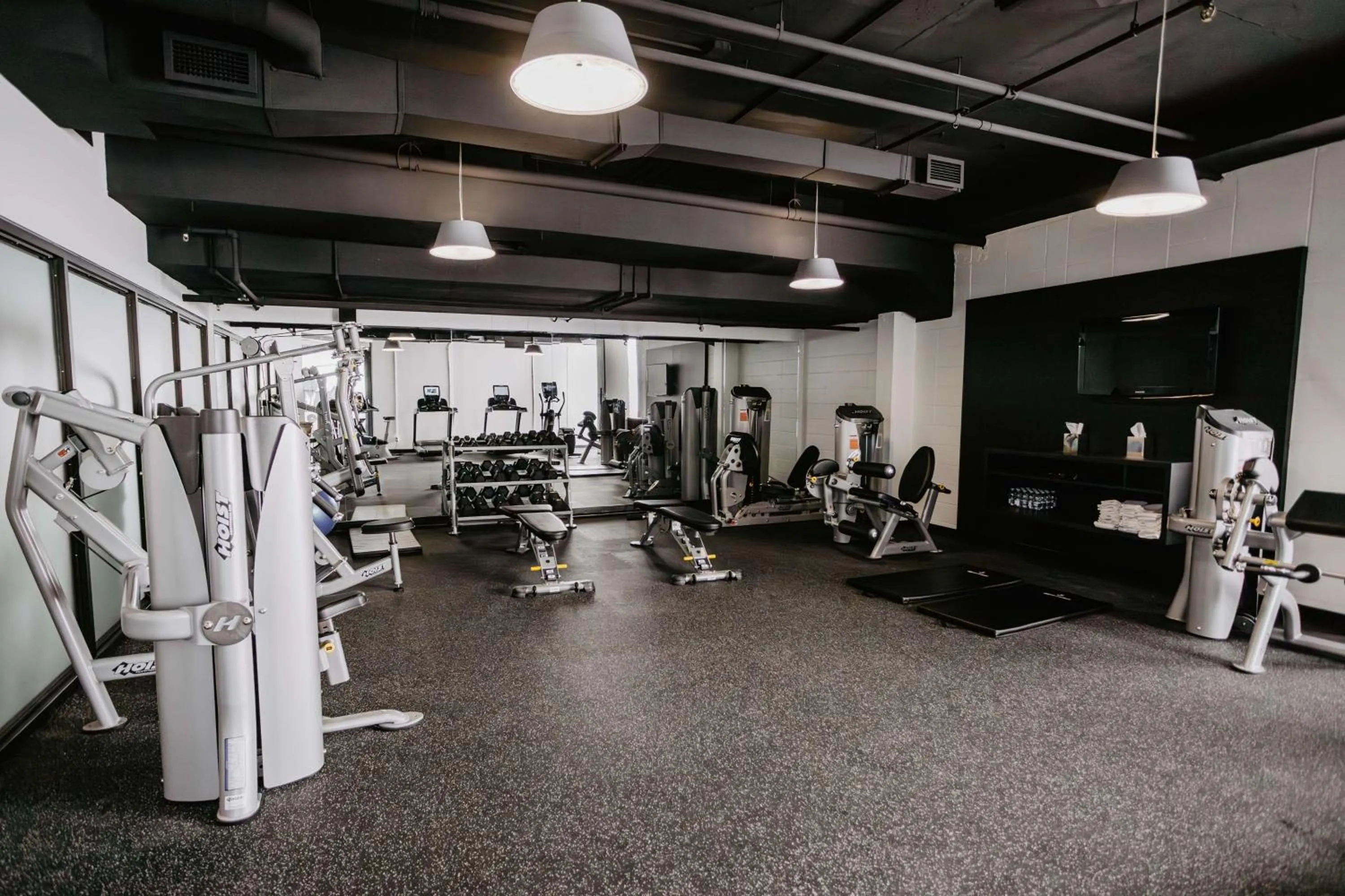 Fitness centre/facilities in DoubleTree By Hilton Montreal
