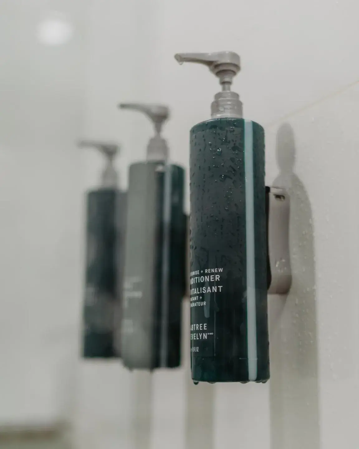 King Room with Roll-In Shower - Mobility Access in DoubleTree By Hilton Montreal King Room with Roll-In Shower - Mobility Access in DoubleTree By Hilton Montreal