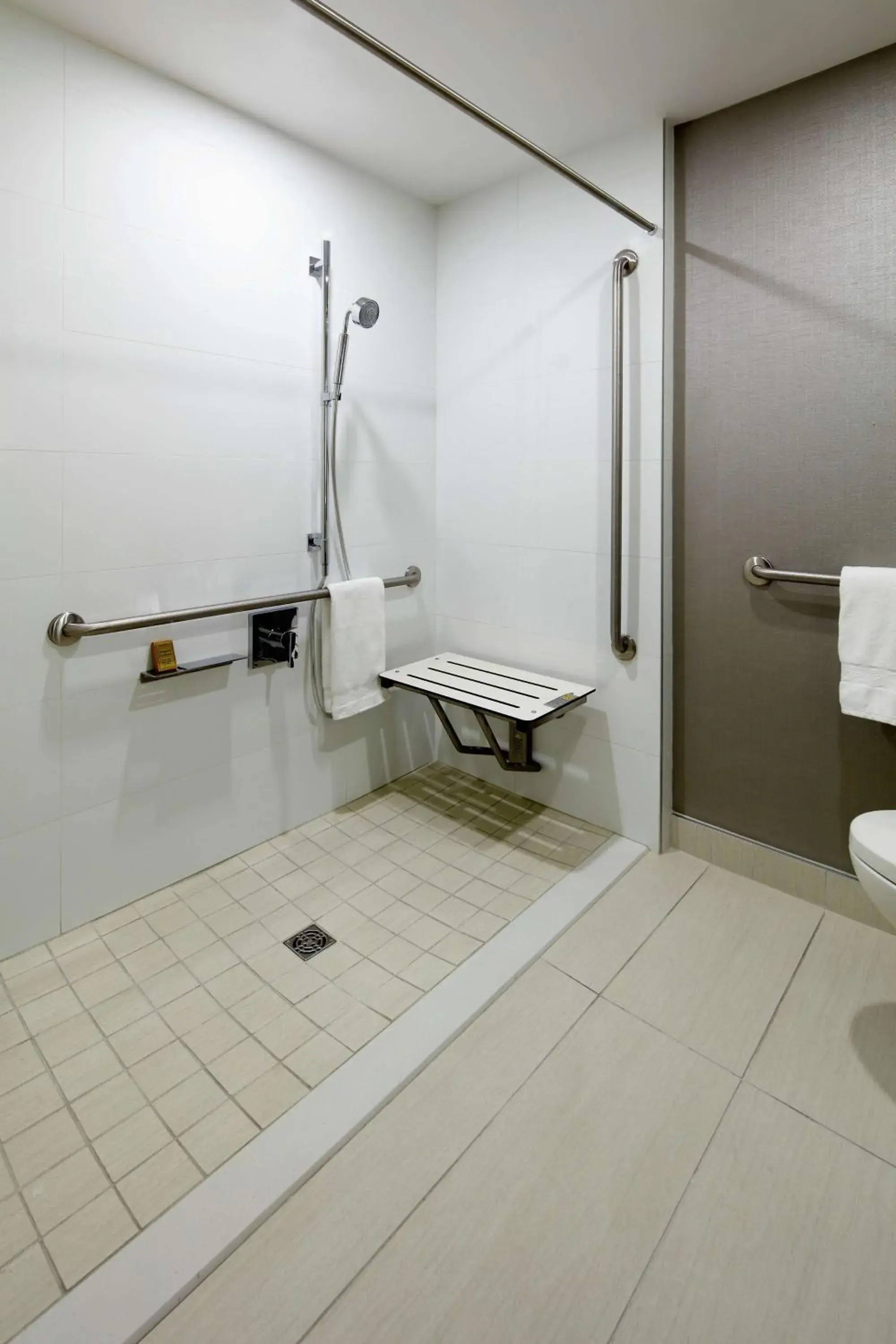 Bathroom in DoubleTree By Hilton Montreal Bathroom in DoubleTree By Hilton Montreal