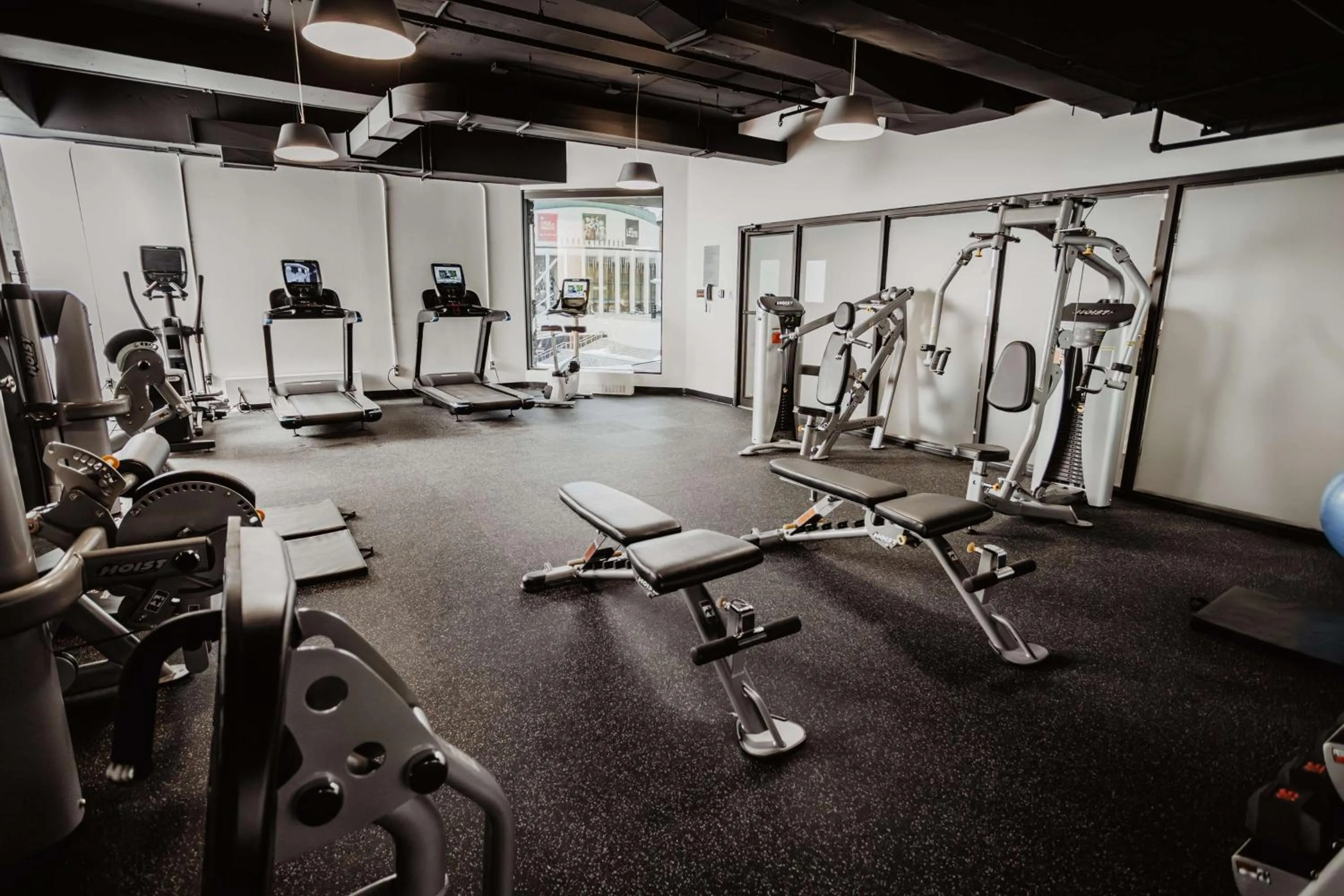 Fitness centre/facilities in DoubleTree By Hilton Montreal