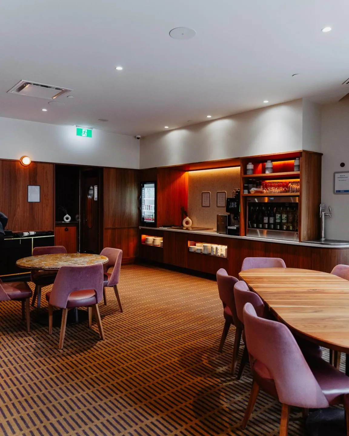 Living room in DoubleTree By Hilton Montreal