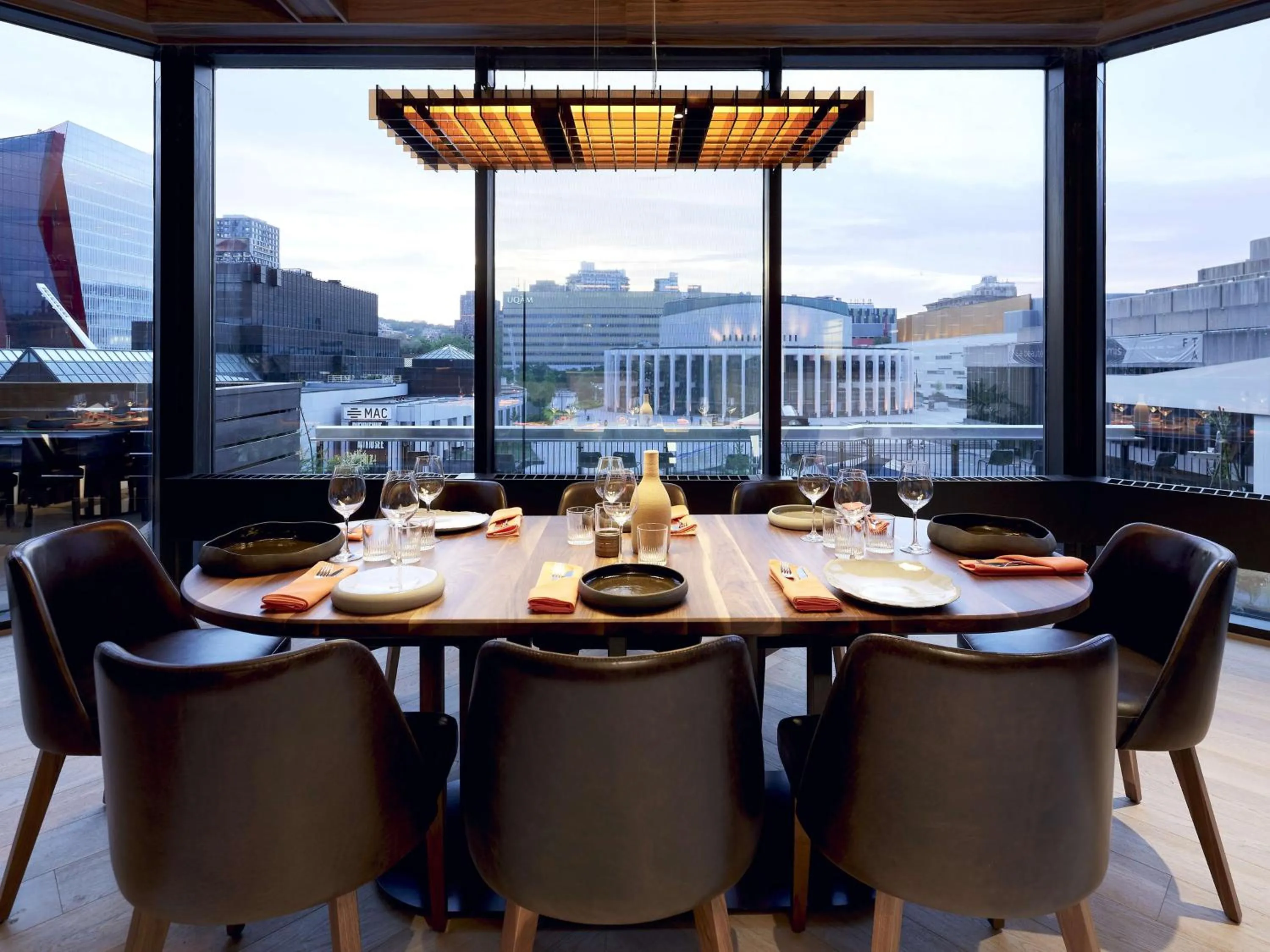 Restaurant/places to eat in DoubleTree By Hilton Montreal