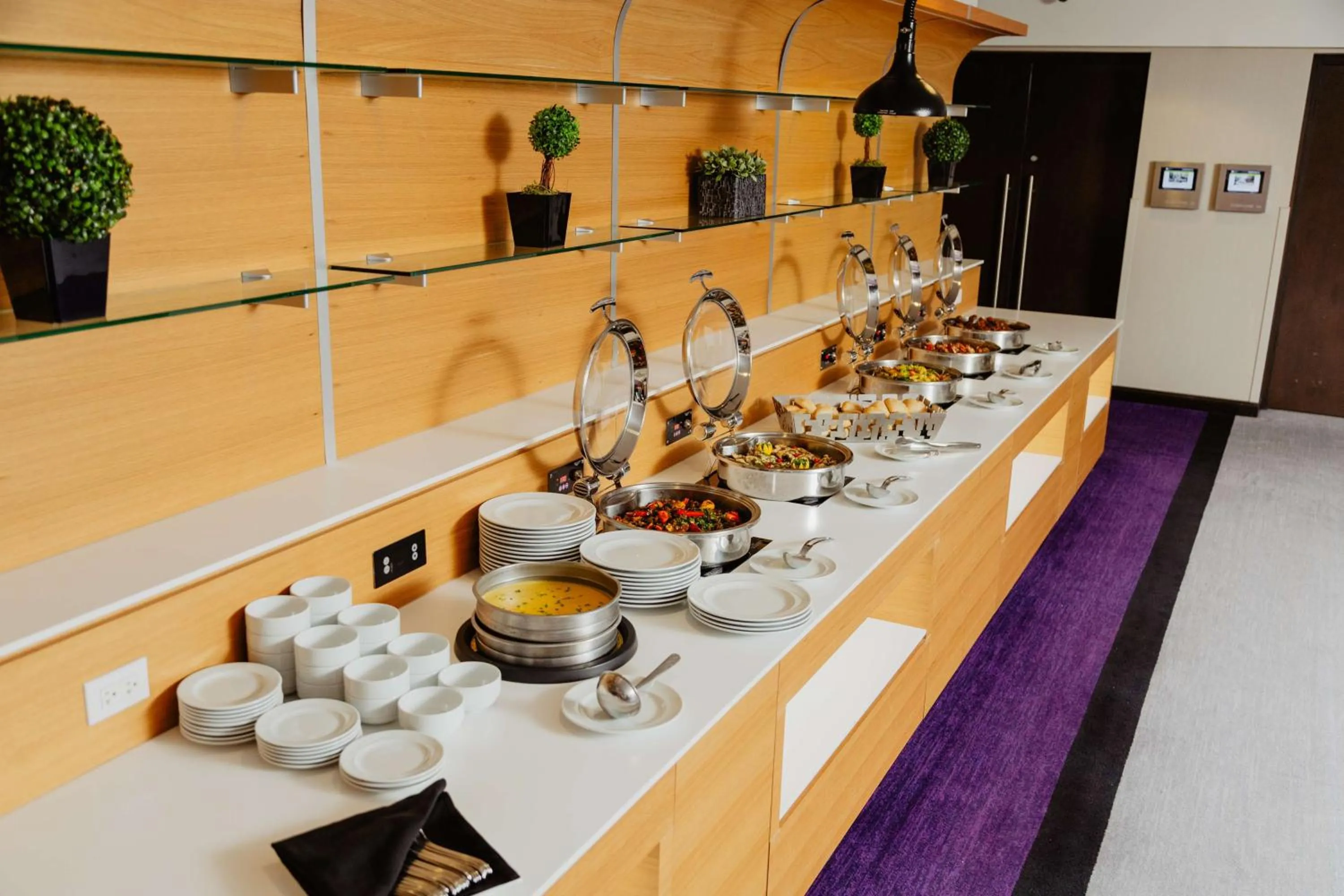 Meeting/conference room in DoubleTree By Hilton Montreal