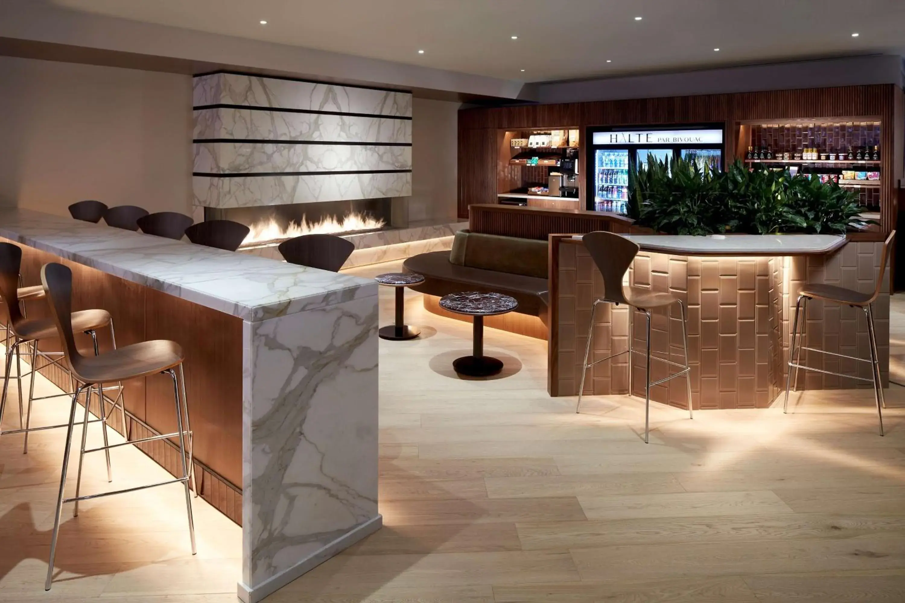 Restaurant/places to eat in DoubleTree By Hilton Montreal Restaurant/places to eat in DoubleTree By Hilton Montreal