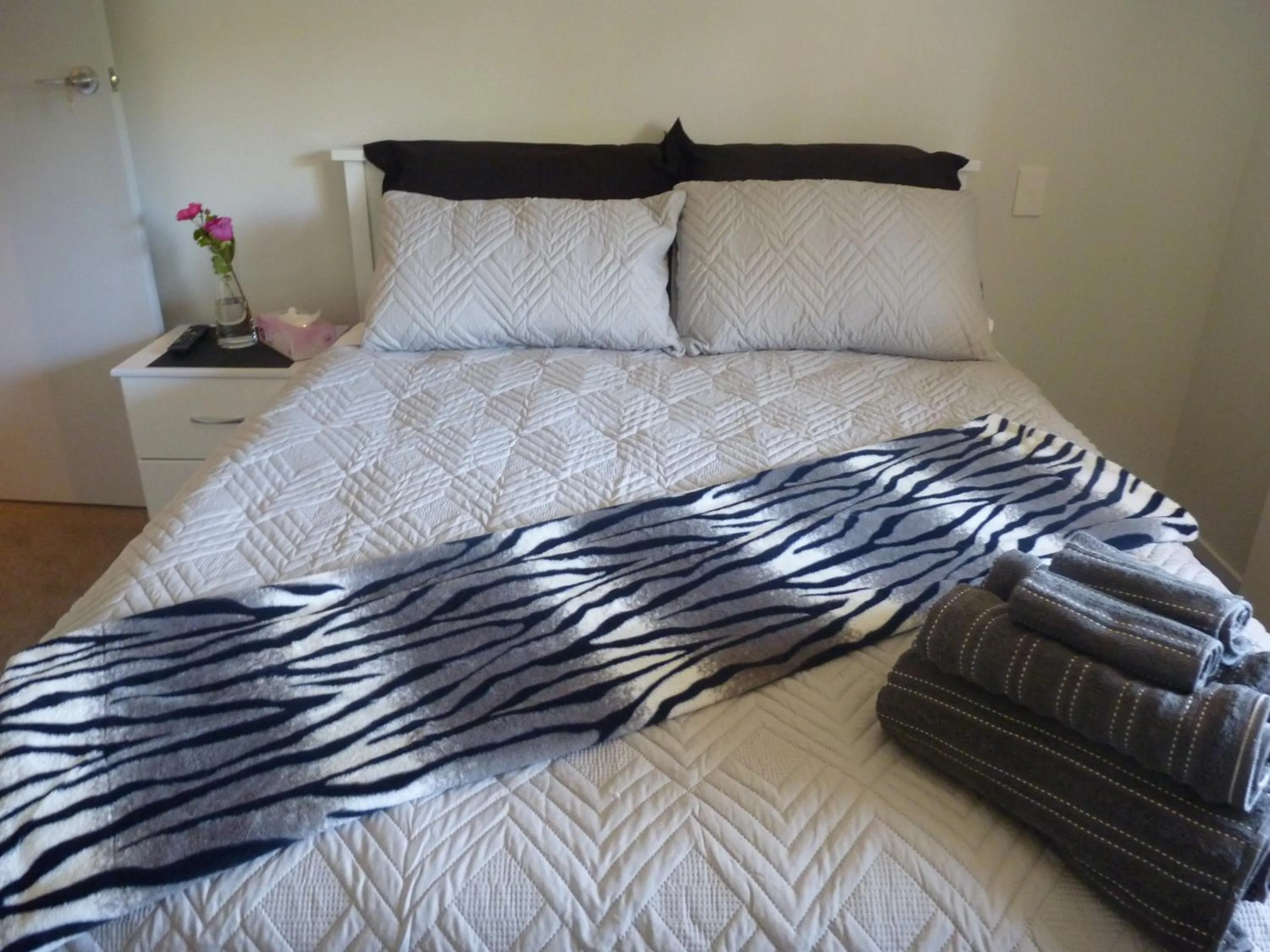 Garden view, Bed in Abel Tasman Kaiteriteri B & B